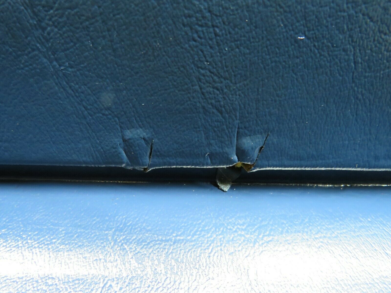 22933 Mercedes-Benz C123 230CE Coupe Centre Console Blue