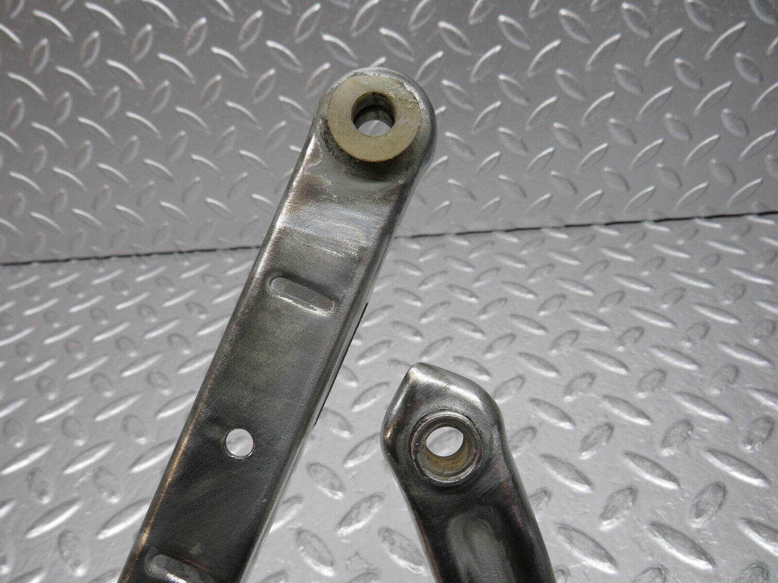 31659 Mercedes-Benz W201 190LE 1.8L Bonnet Hinge Right Side