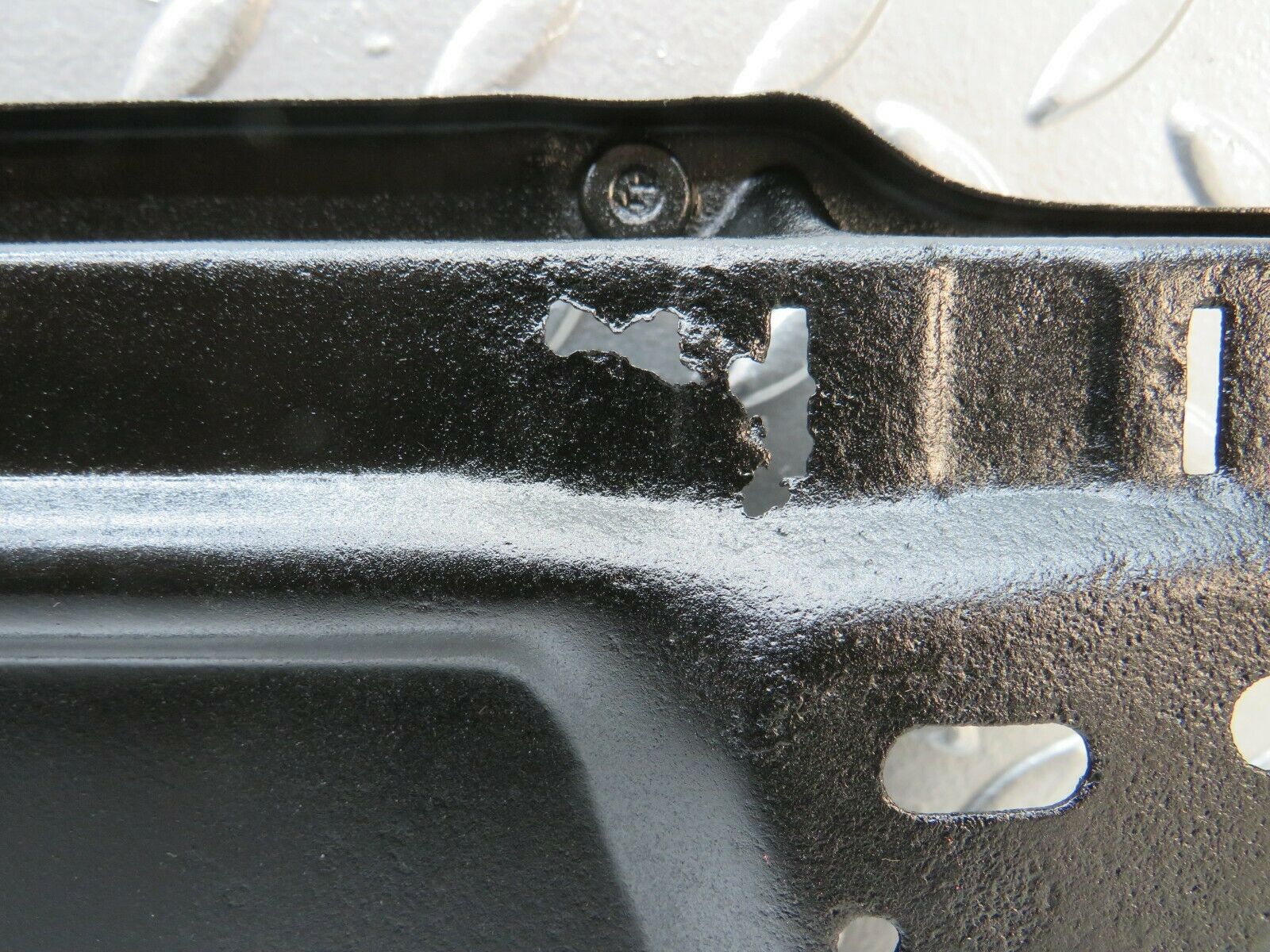 22857 Mercedes-Benz C107 450SLC Coupe Battery Tray