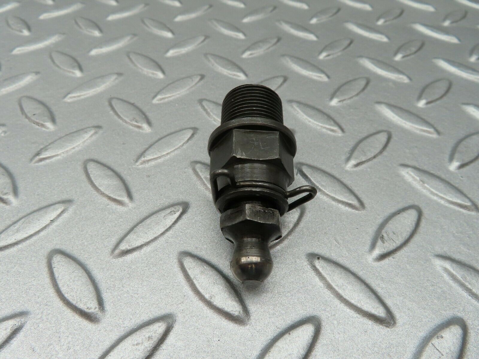 3550 Mercedes-Benz W108 280SE Ball Studs For Rocker Arm Mounting (Timing)