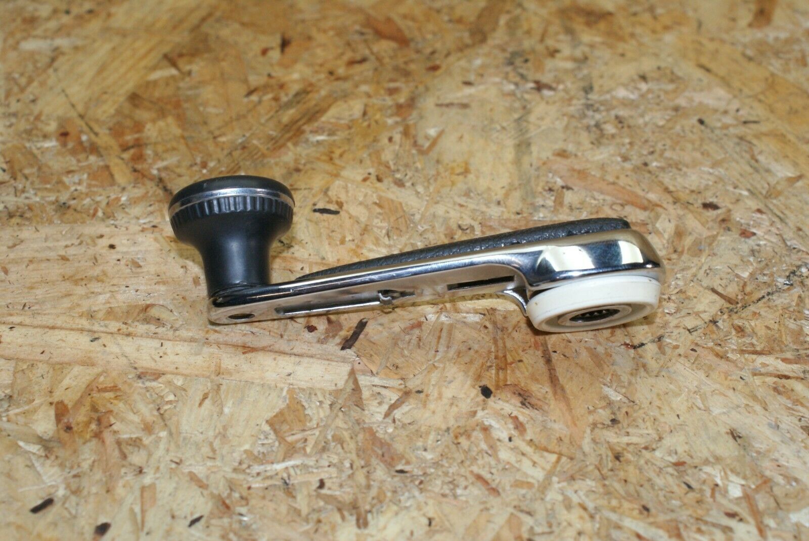 2443 Mercedes-Benz W123 280E Window Lifter Crank