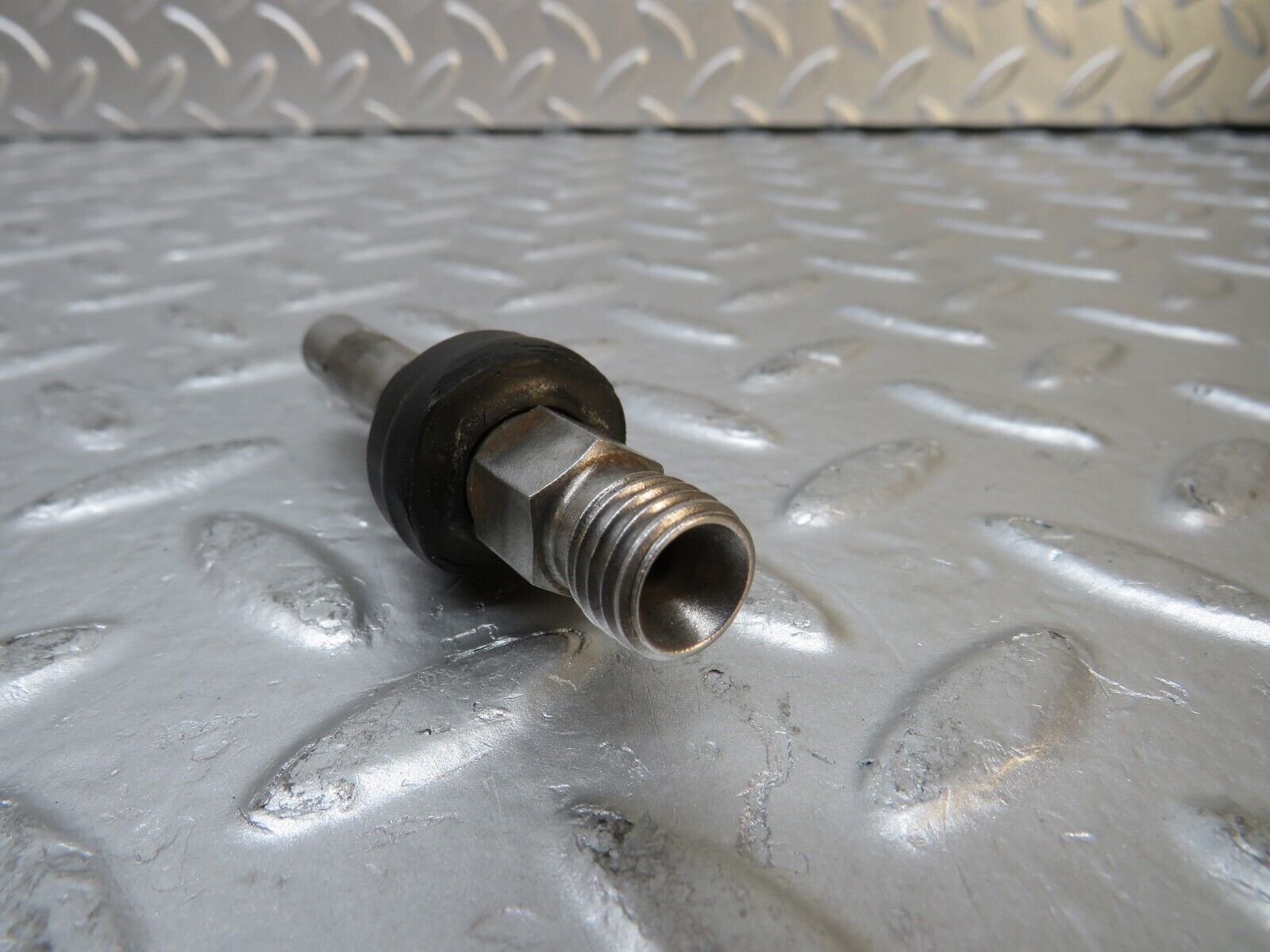 29928 Mercedes-Benz W123 230E Fuel Injector Bosch 0437502010