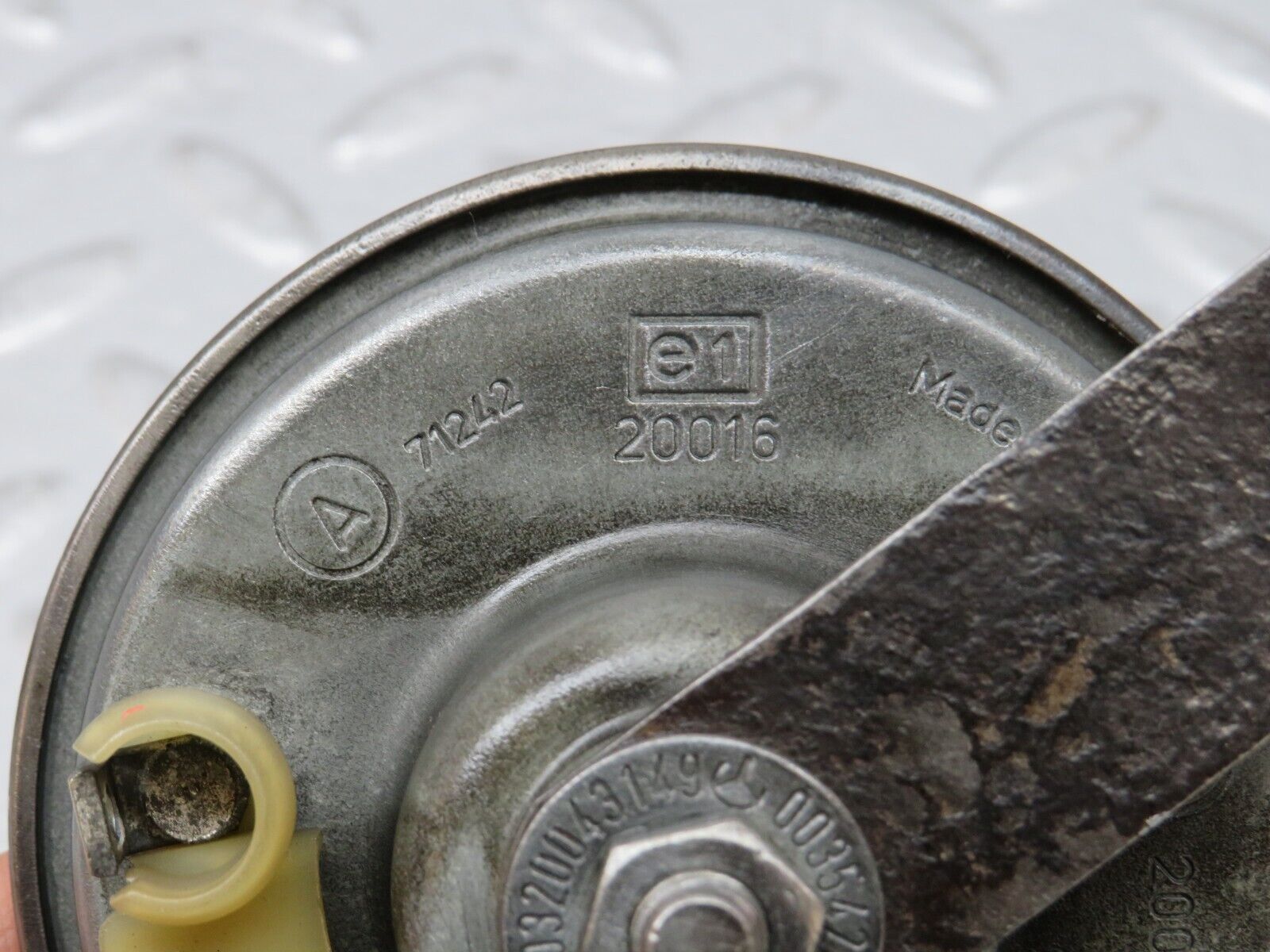 33656 Mercedes-Benz W201 190E 2.0L Horn Bosch 20016 0035427420