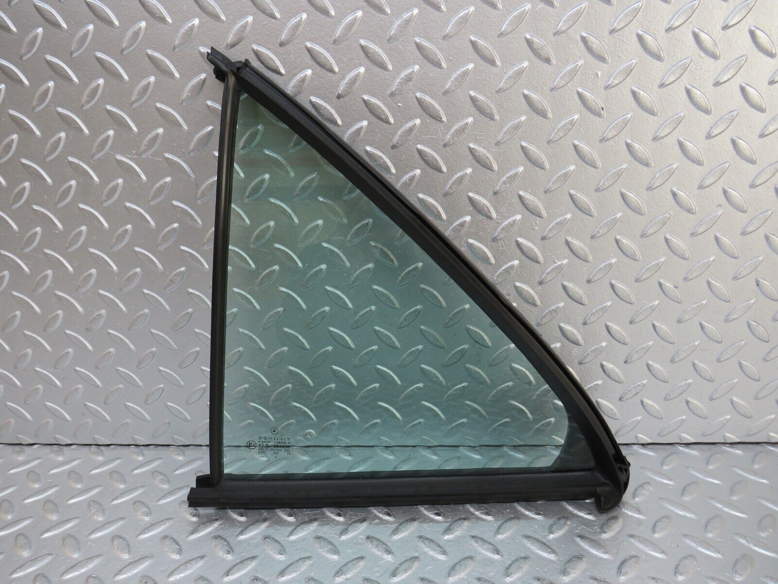 33259 Mercedes-Benz W202 C180 Rear Left Quarter Window Glass 2027350124