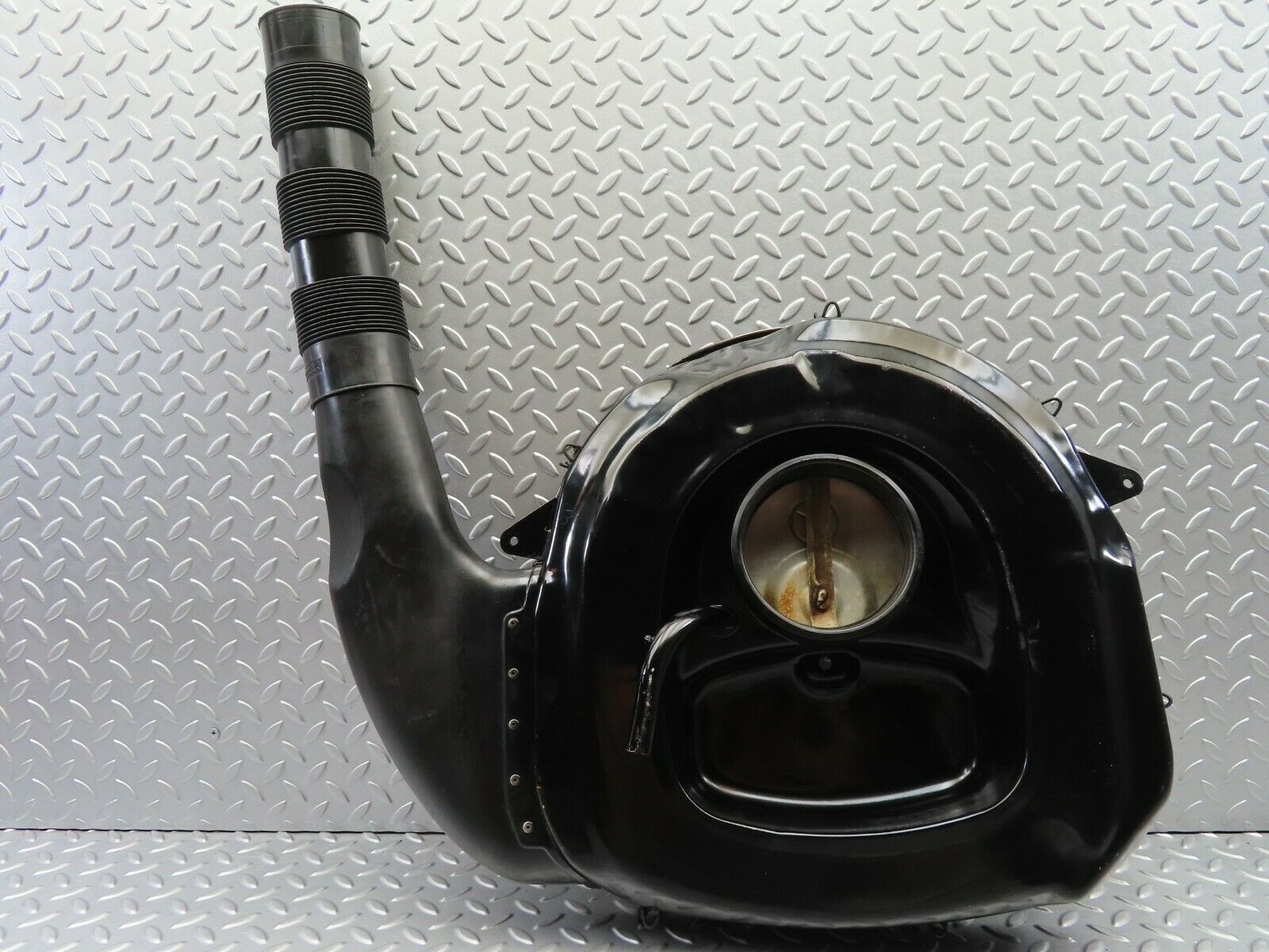 6400 Mercedes-Benz W126 380SE Air Filter Box Housing With Aluminium Cap 0010947804