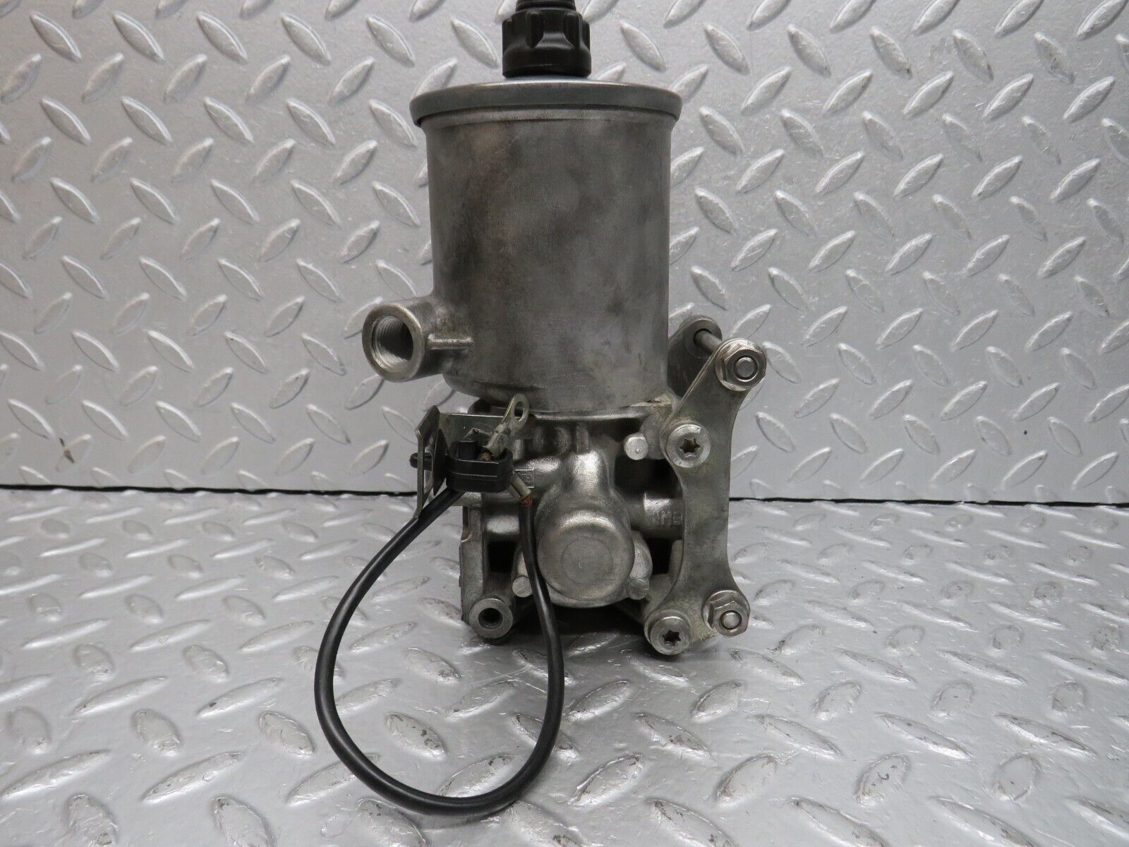 39671 Mercedes-Benz R129 320SL Coupe Power Steering Pump 2104661901 7681900501