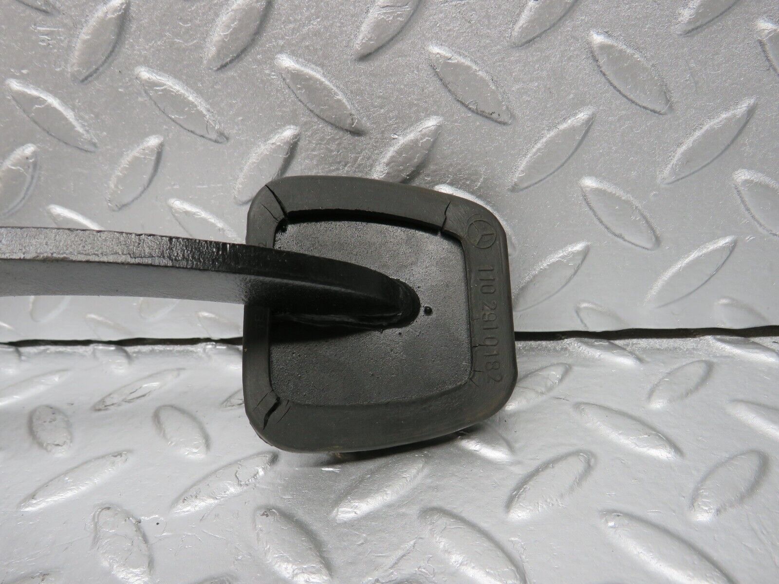40380 Mercedes-Benz W110 230 Brake Pedal With Rubber 1102910182