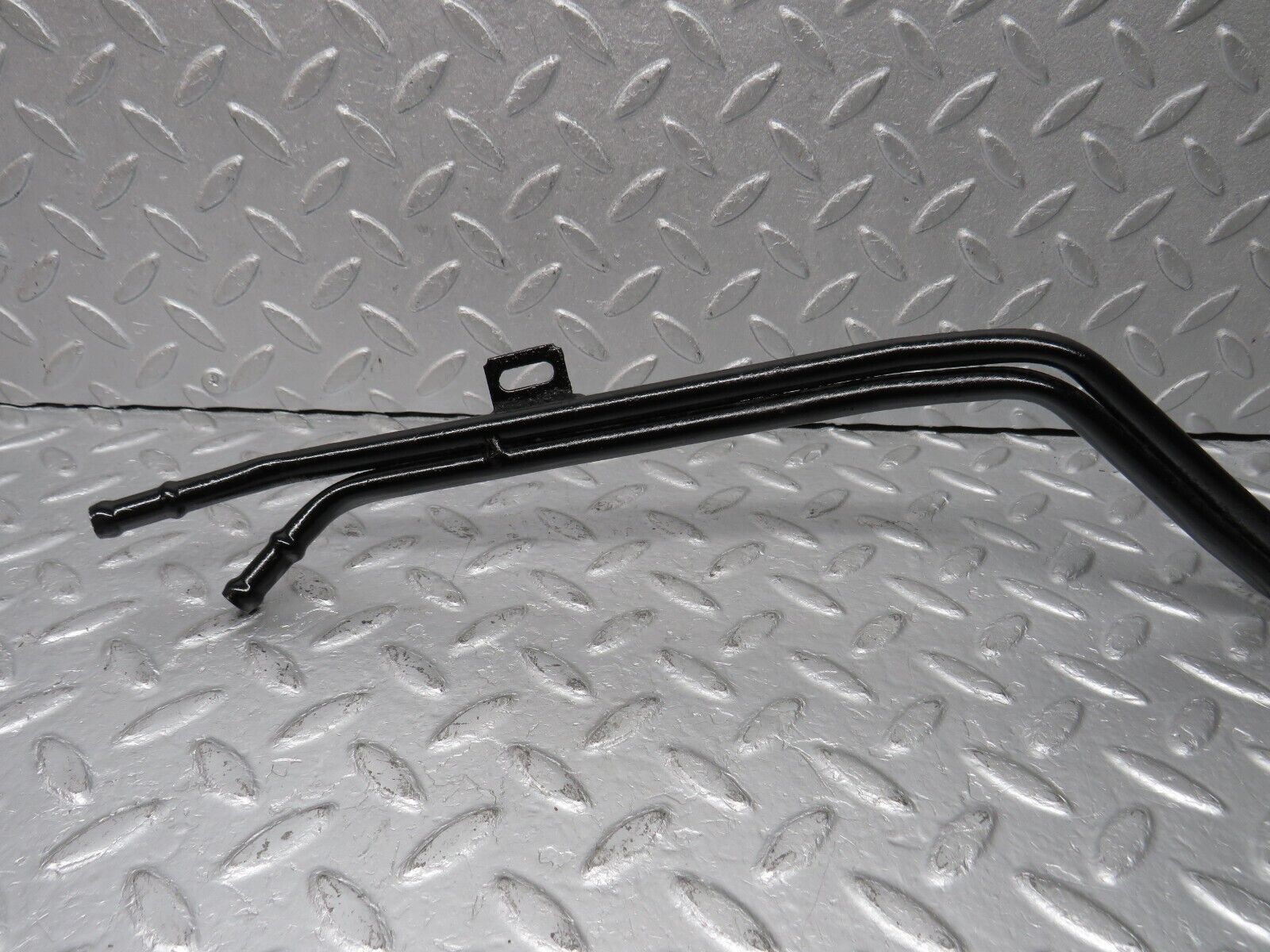 39006 Mercedes-Benz W201 190E 2.6L Oil Cooling Pipe Line