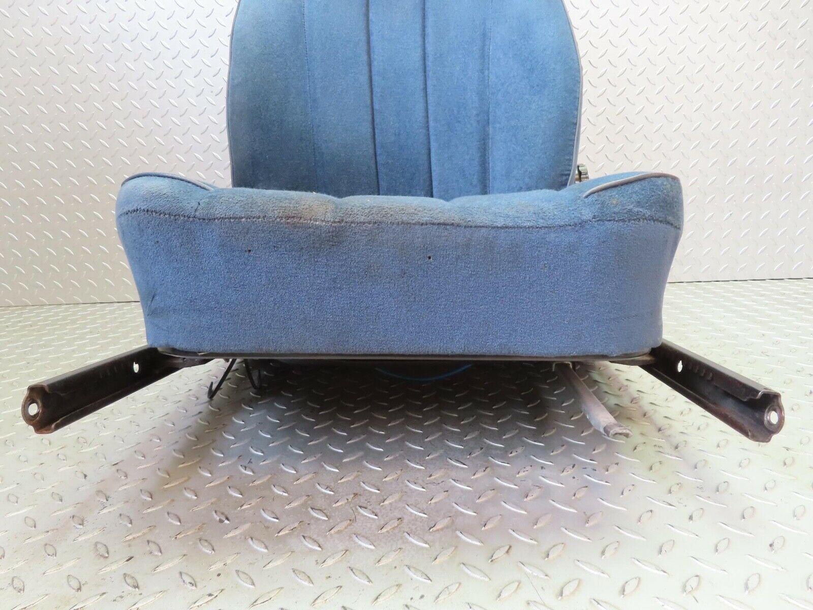 14006 Mercedes-Benz C107 280SLC Front Right Seat Blue