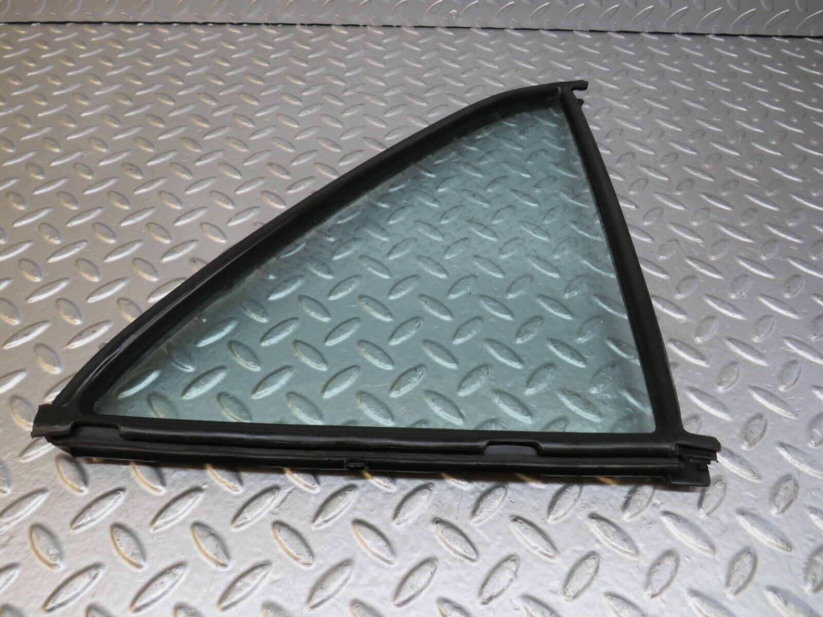 25469 Mercedes-Benz W123 200 Rear Right Quarter Window 1237350224