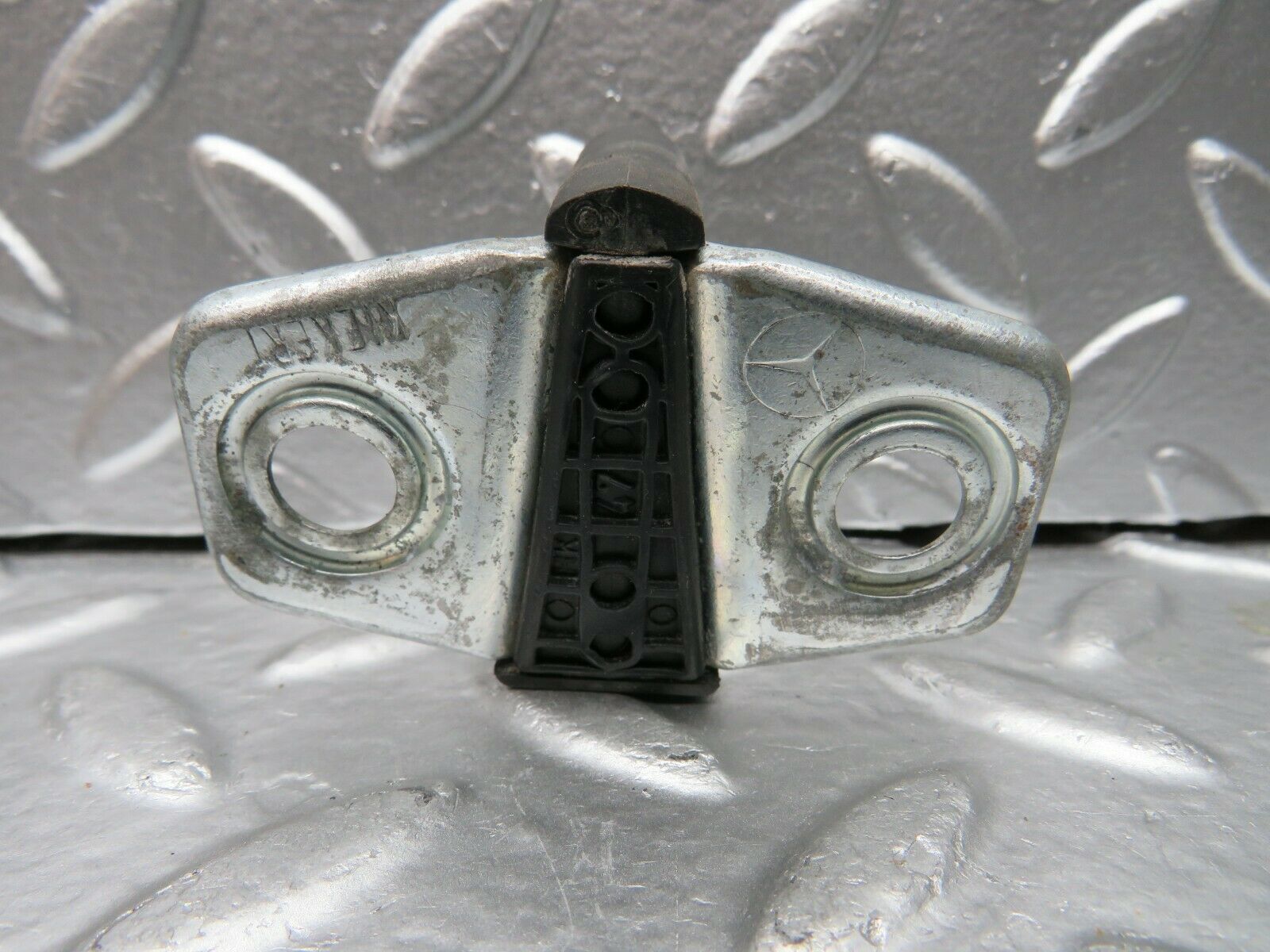 22617 Mercedes-Benz C124 E220 Coupe Door Lock Latch