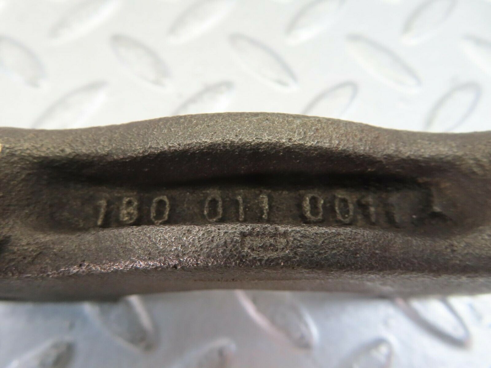 10219 Mercedes-Benz W111 220SE Crankshaft Bearing Holder Block 1800110011