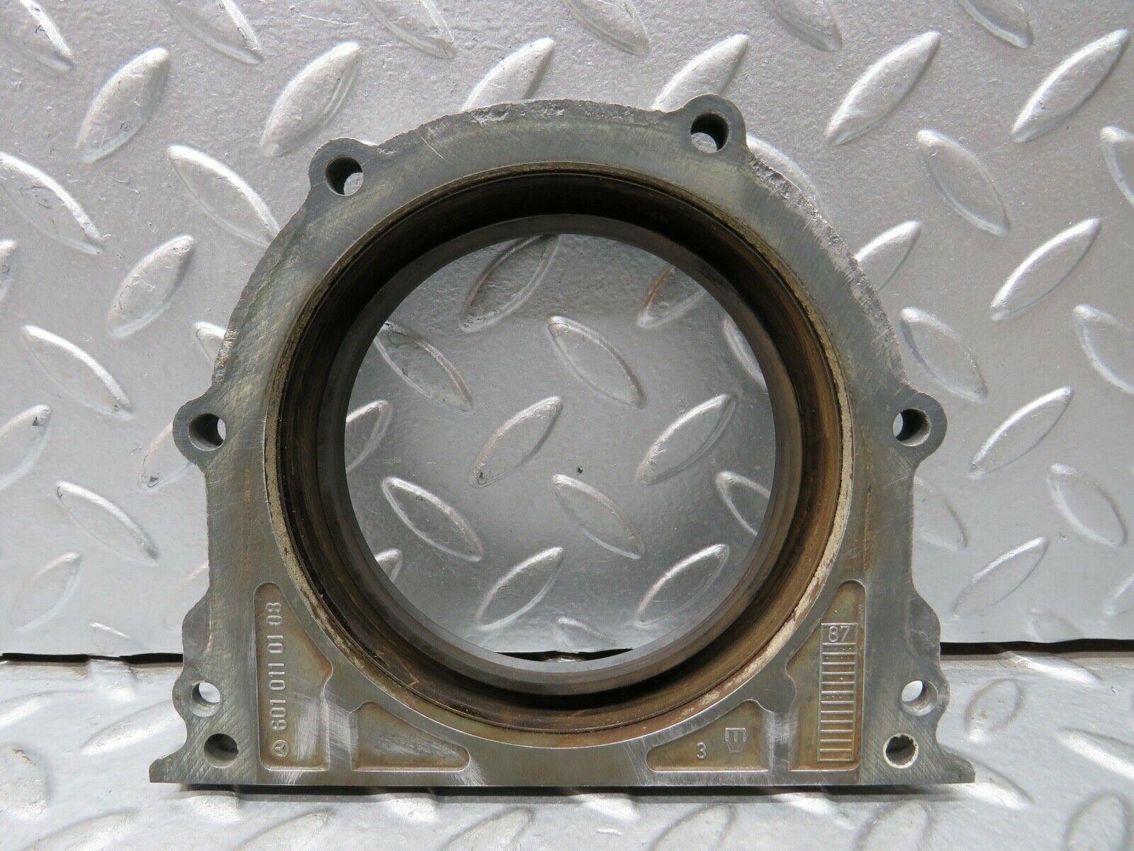 21729 Mercedes-Benz W126 300SE Crankshaft Rear Sealing Cover 6010110108