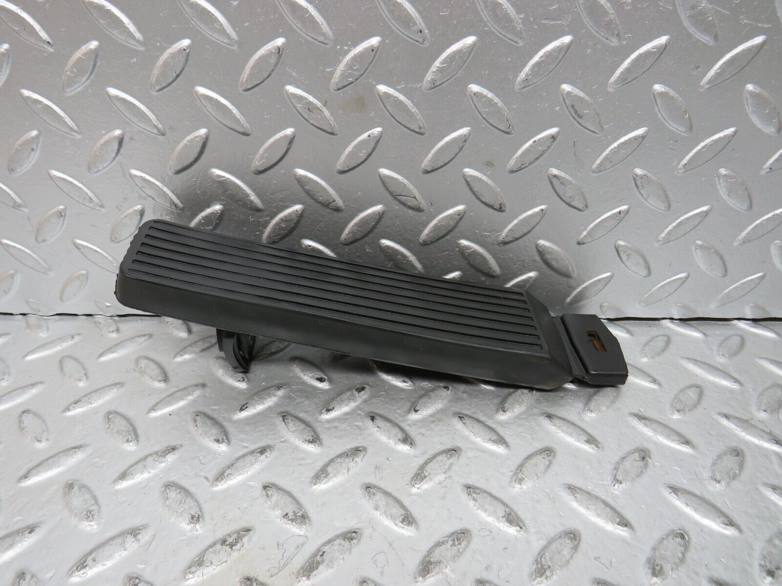 27605 Mercedes-Benz S124 300TE Wagon Accelerator Pedal With Rubber 1233010082