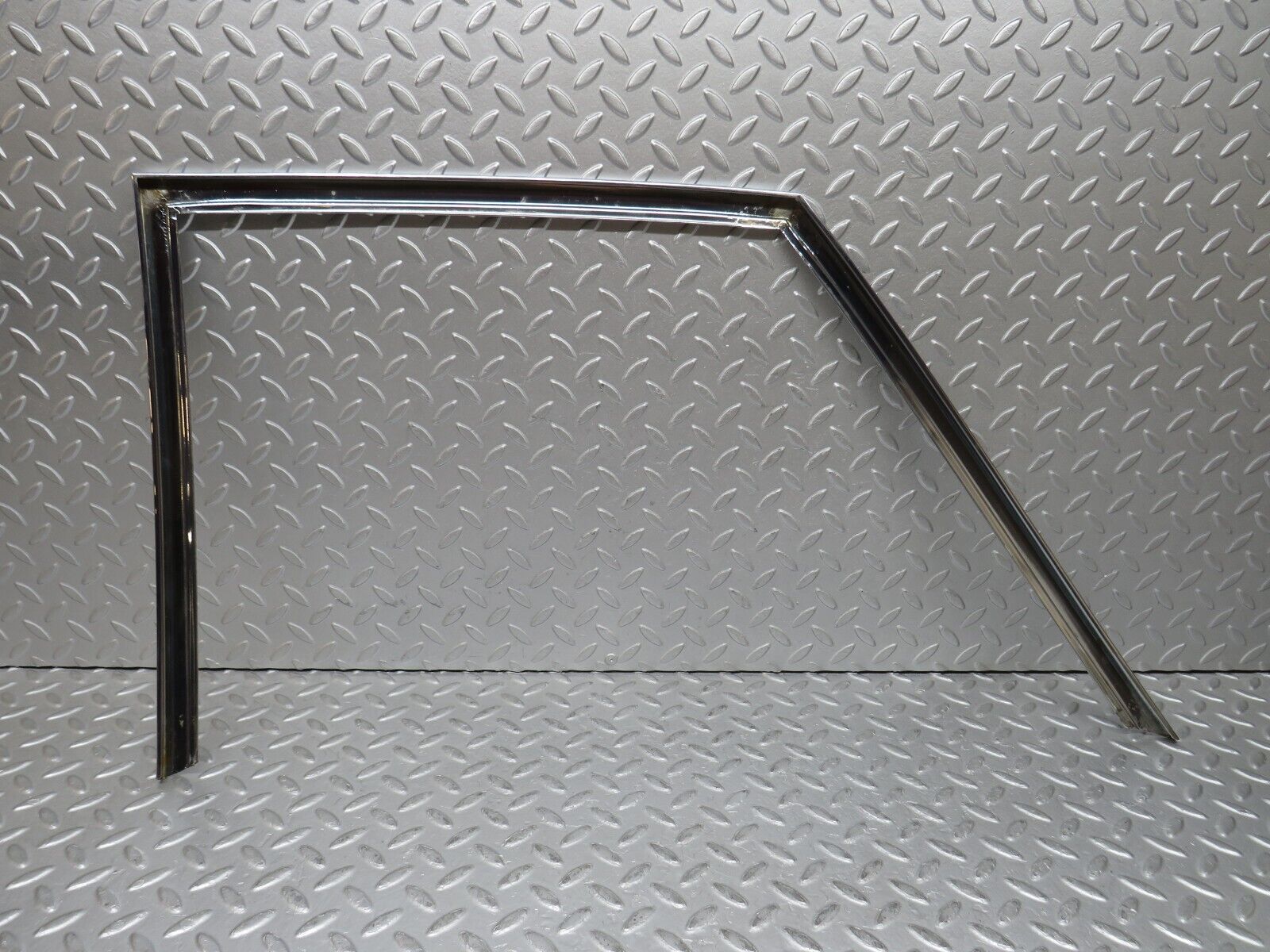 37317 Mercedes-Benz W109 300SEL Front Left Door Chrome Window Frame
