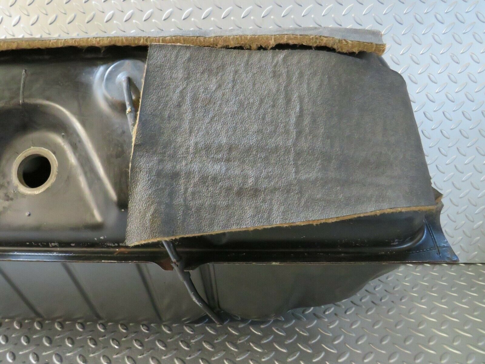 22924 Mercedes-Benz C107 450SLC Coupe Fuel Tank