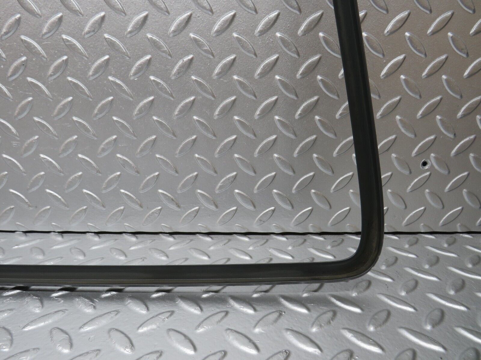 32313 Mercedes-Benz S124 300TE Wagon Tailgate Windscreen Frame