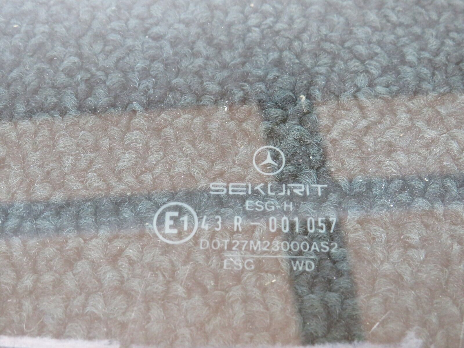 25148 Mercedes-Benz W201 190D Front Left Door Window Glass