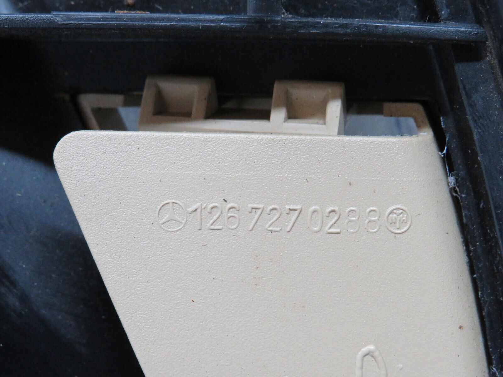 36859 Mercedes-Benz C126 420SEC Right Door Card Top Panel Beige 1267270870 1267270288