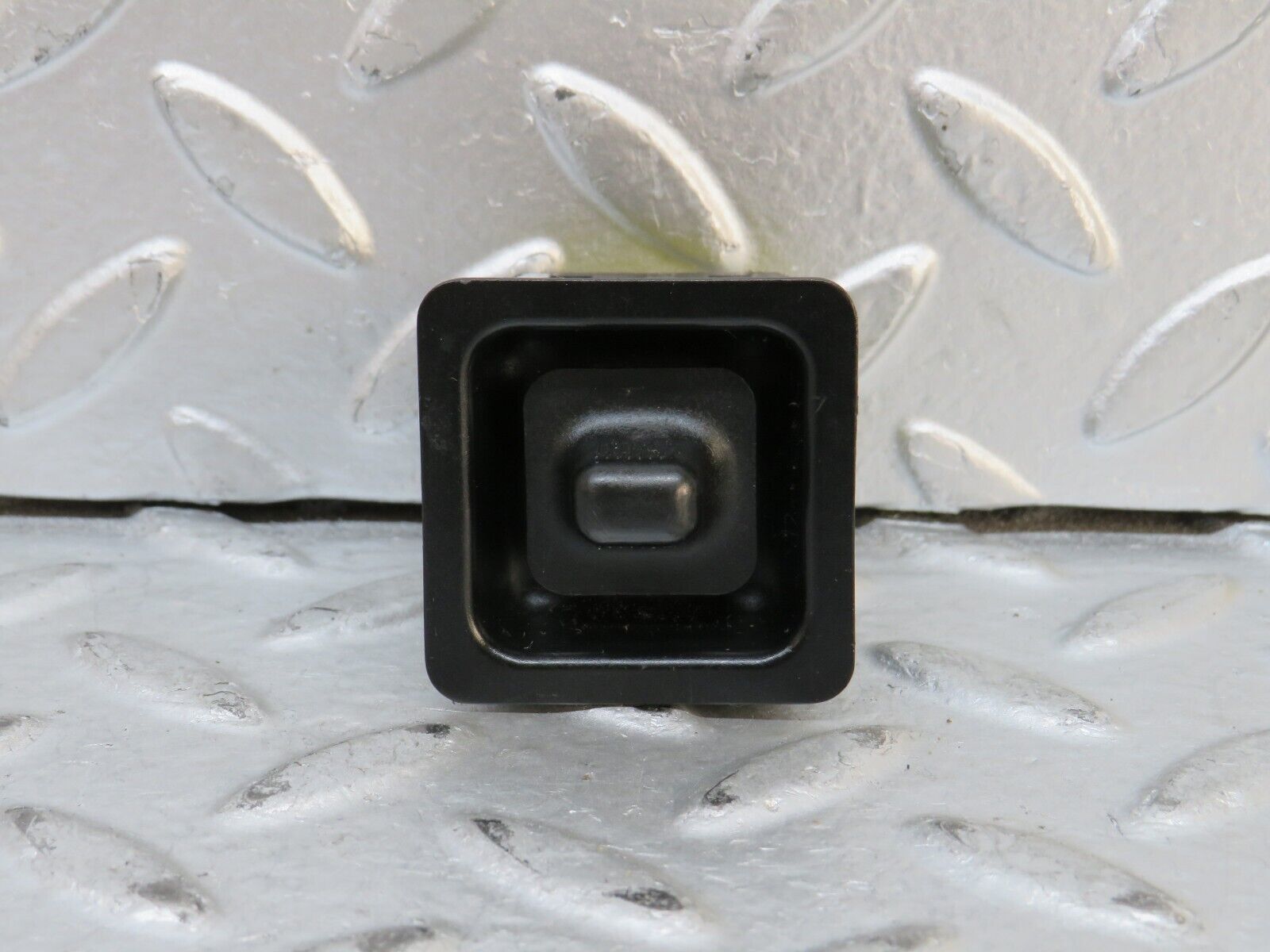 28344 Mercedes-Benz S123 240D Wagon Mirror Control Switch Hella 2018200610