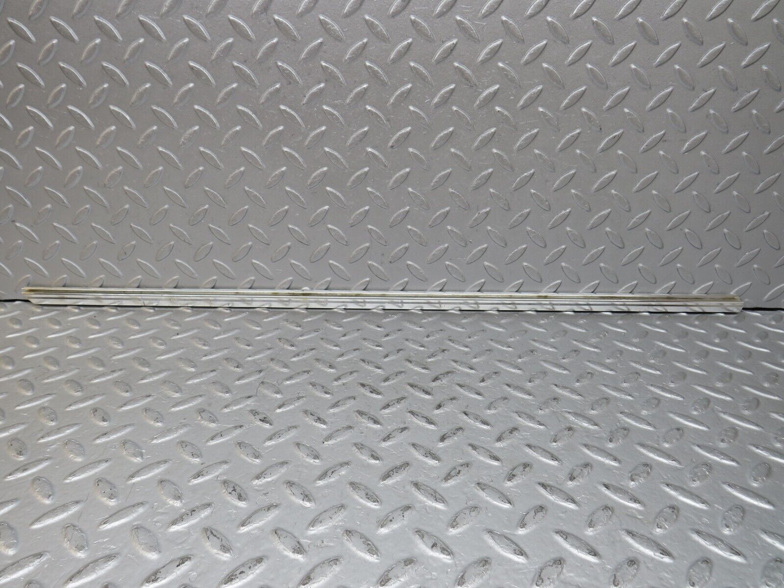 36954 Mercedes-Benz C126 420SEC Coupe Rear Right Interior Window Chrome