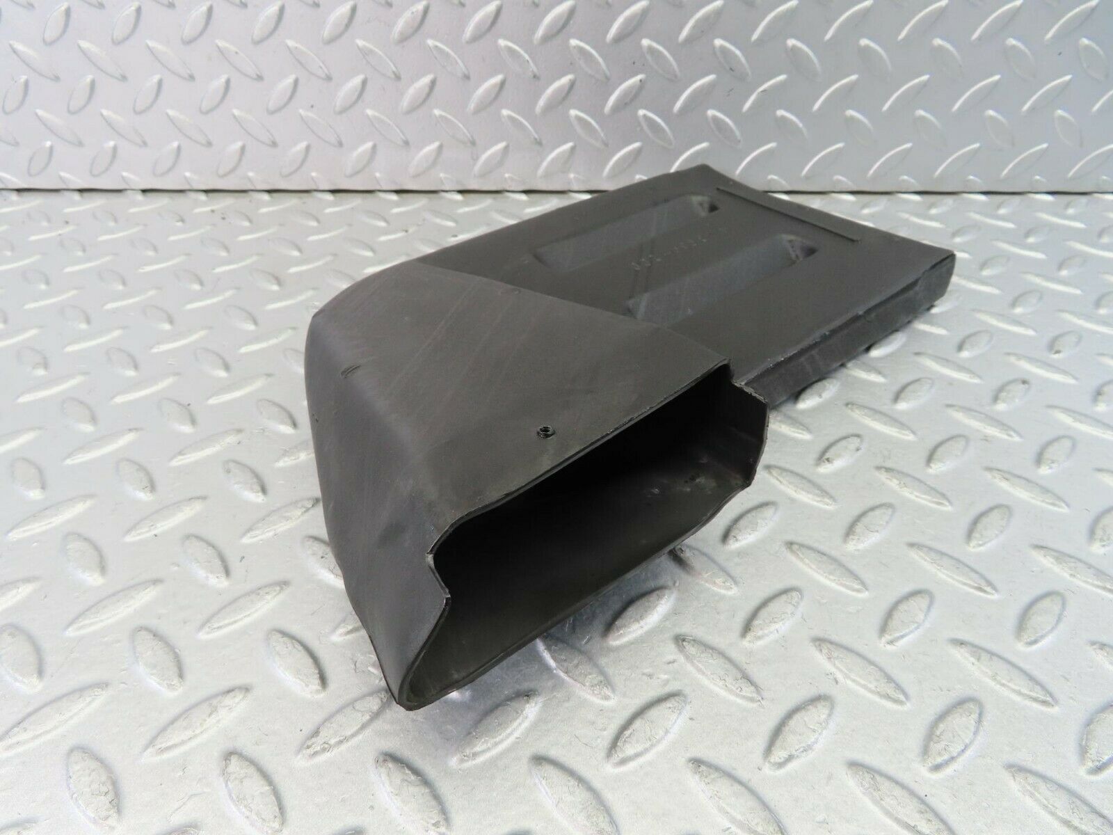 9316 Mercedes-Benz C124 300CE Coupe Ventilation Air Duct Right 1248310446