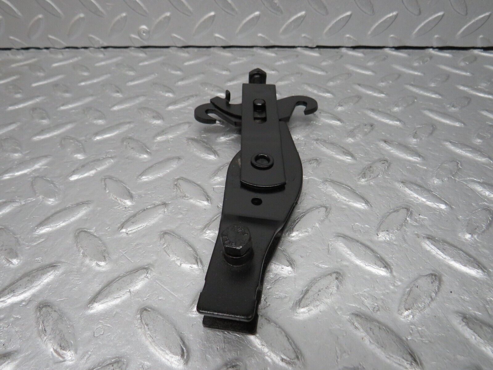 38058 Mercedes-Benz A124 320E Handbrake Adjusting Handbrake Regulator