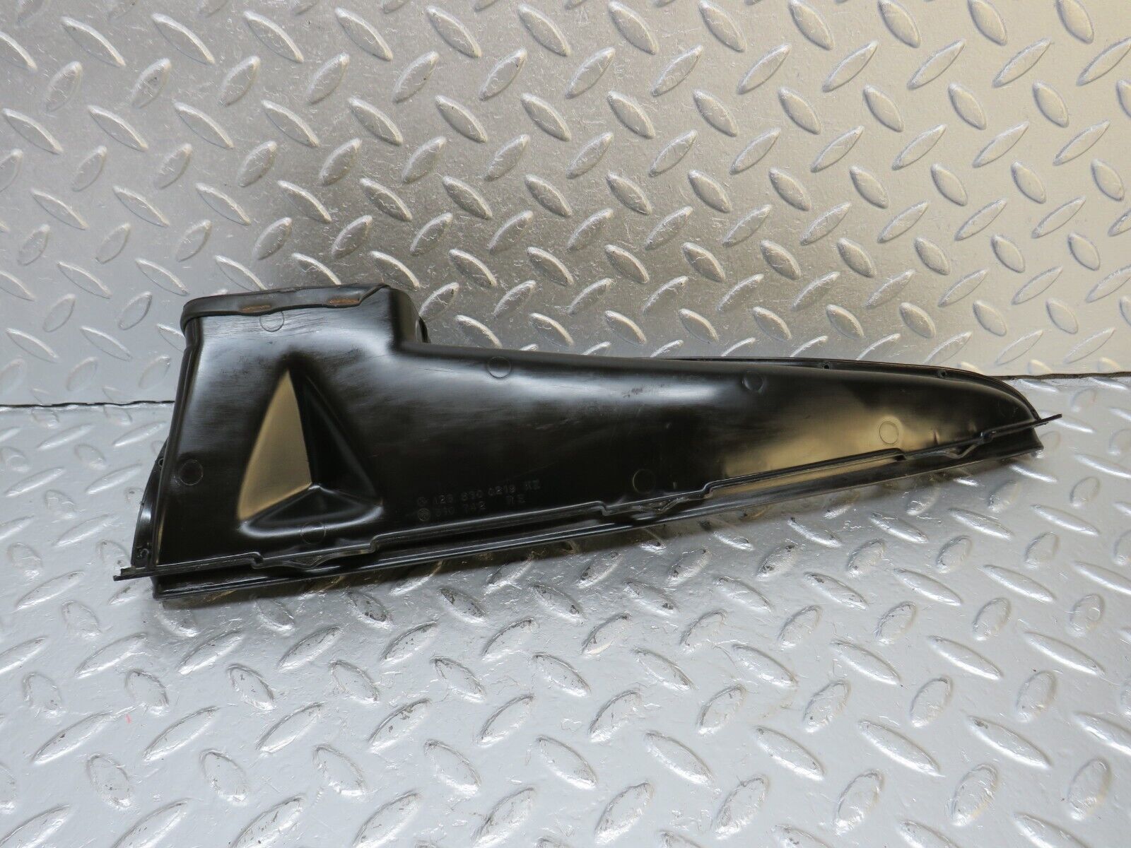 40550 Mercedes-Benz W123 300D Air Duct Vent Pair 1238300219 1238300119