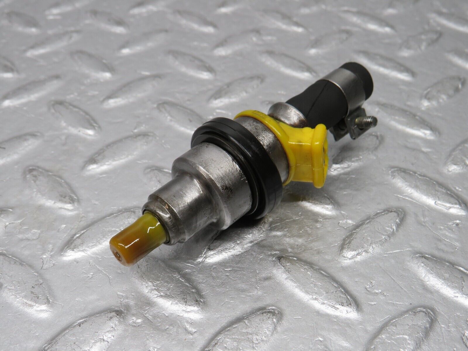 37572 Mercedes-Benz W109 300SEL Fuel Injector Bosch 0280150034