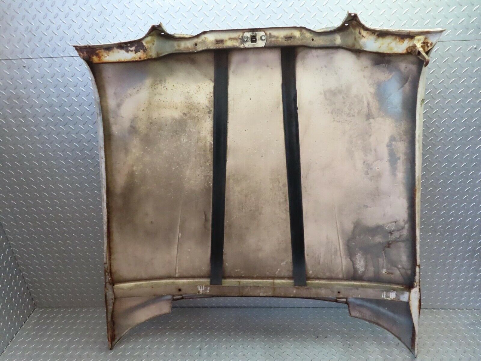 13021 Mercedes-Benz W111 220S Bonnet