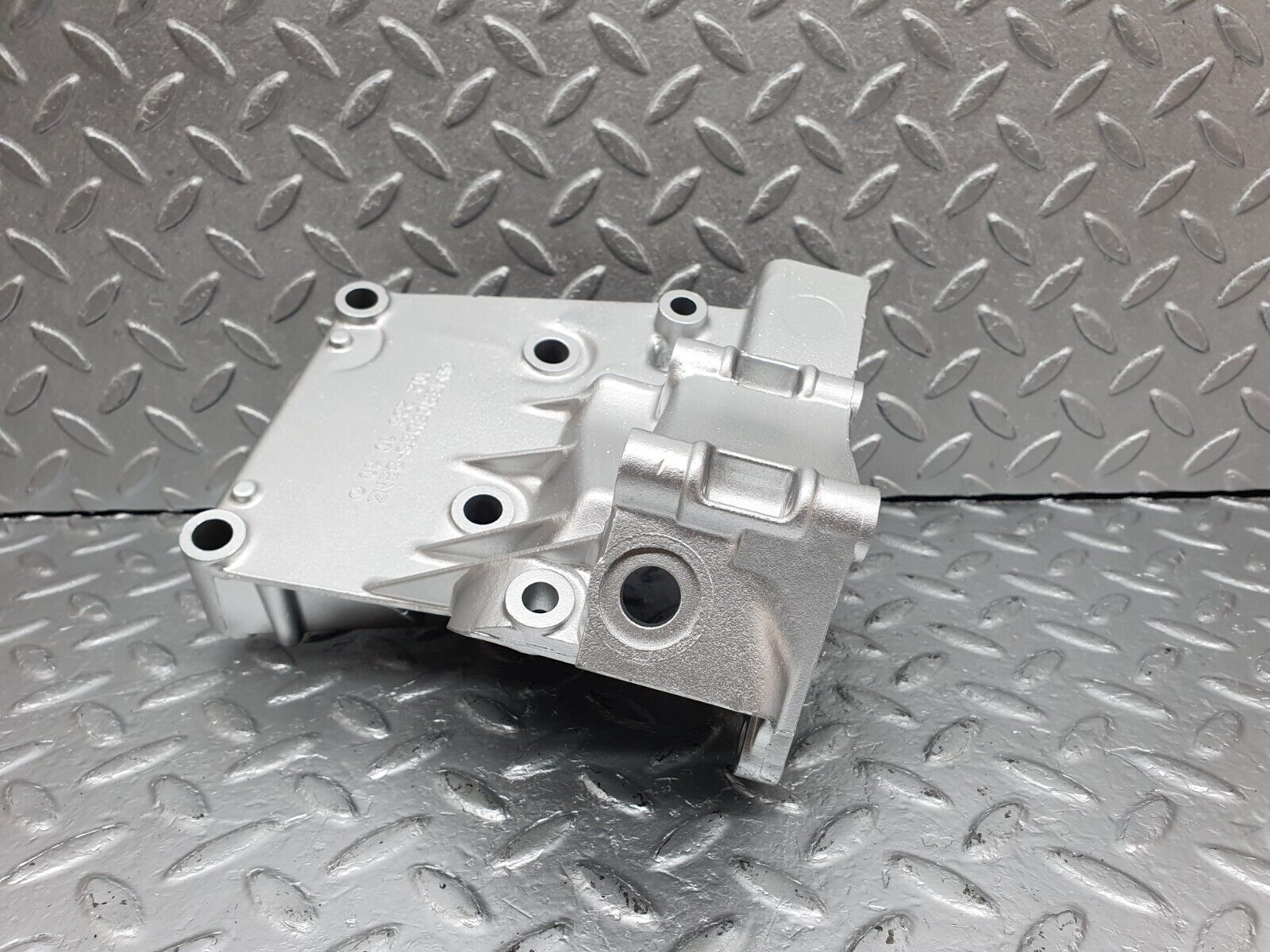 41431 Mercedes-Benz W124 200E Power Steering Pump Bracket 1022361030