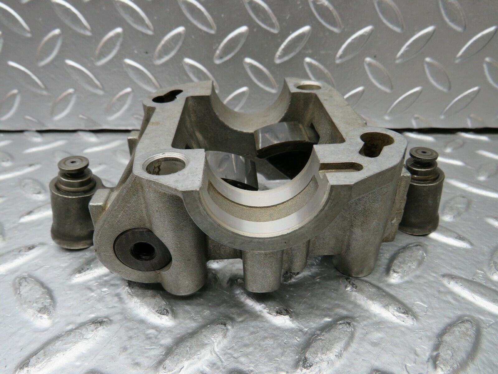 23071 Mercedes-Benz C123 230CE Coupe Rocker Arms Camshaft Bearing Block 1020512110