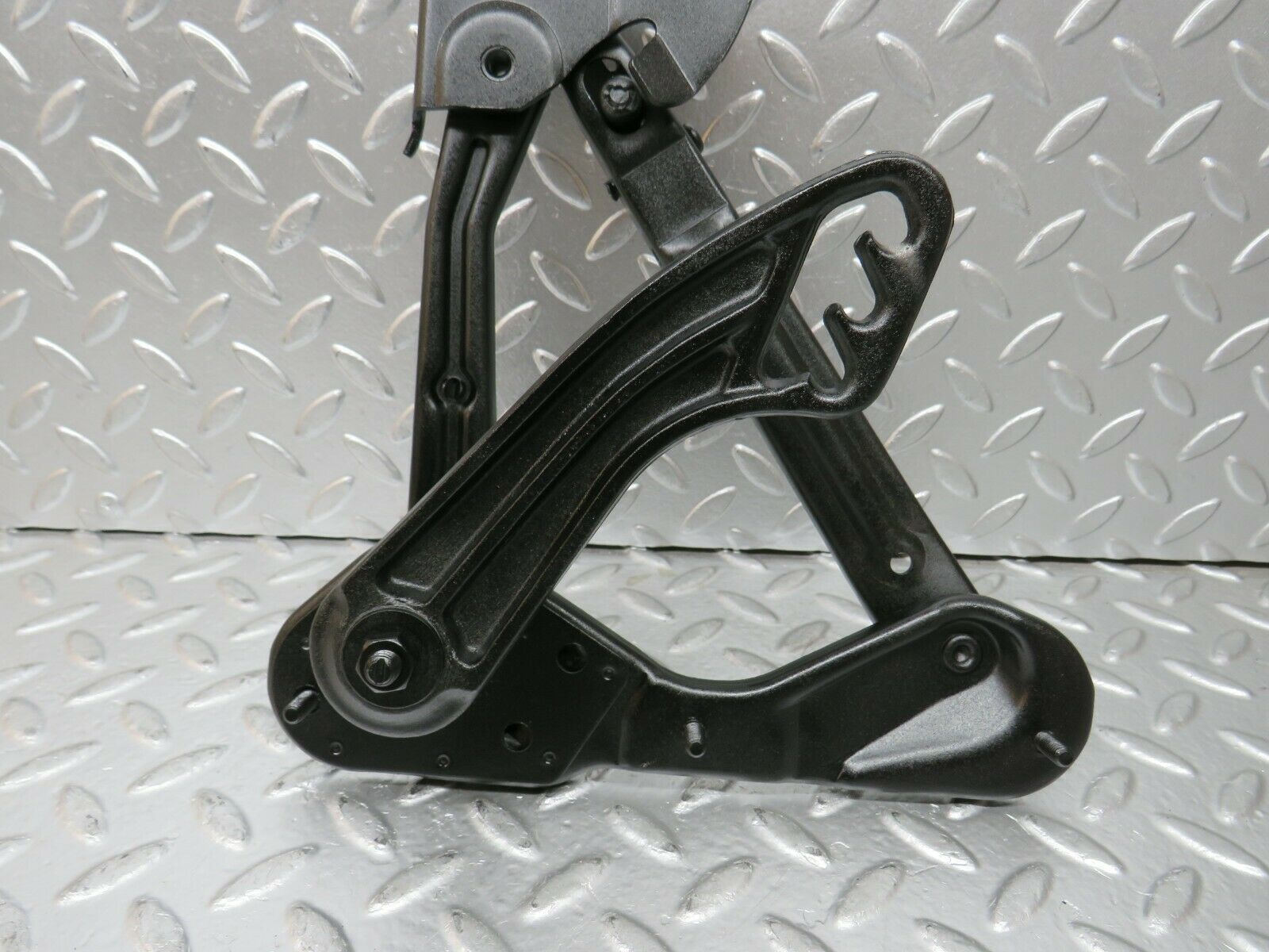 24236 Mercedes-Benz S124 220TE Wagon Bonnet Hinge Right Side 1298870274