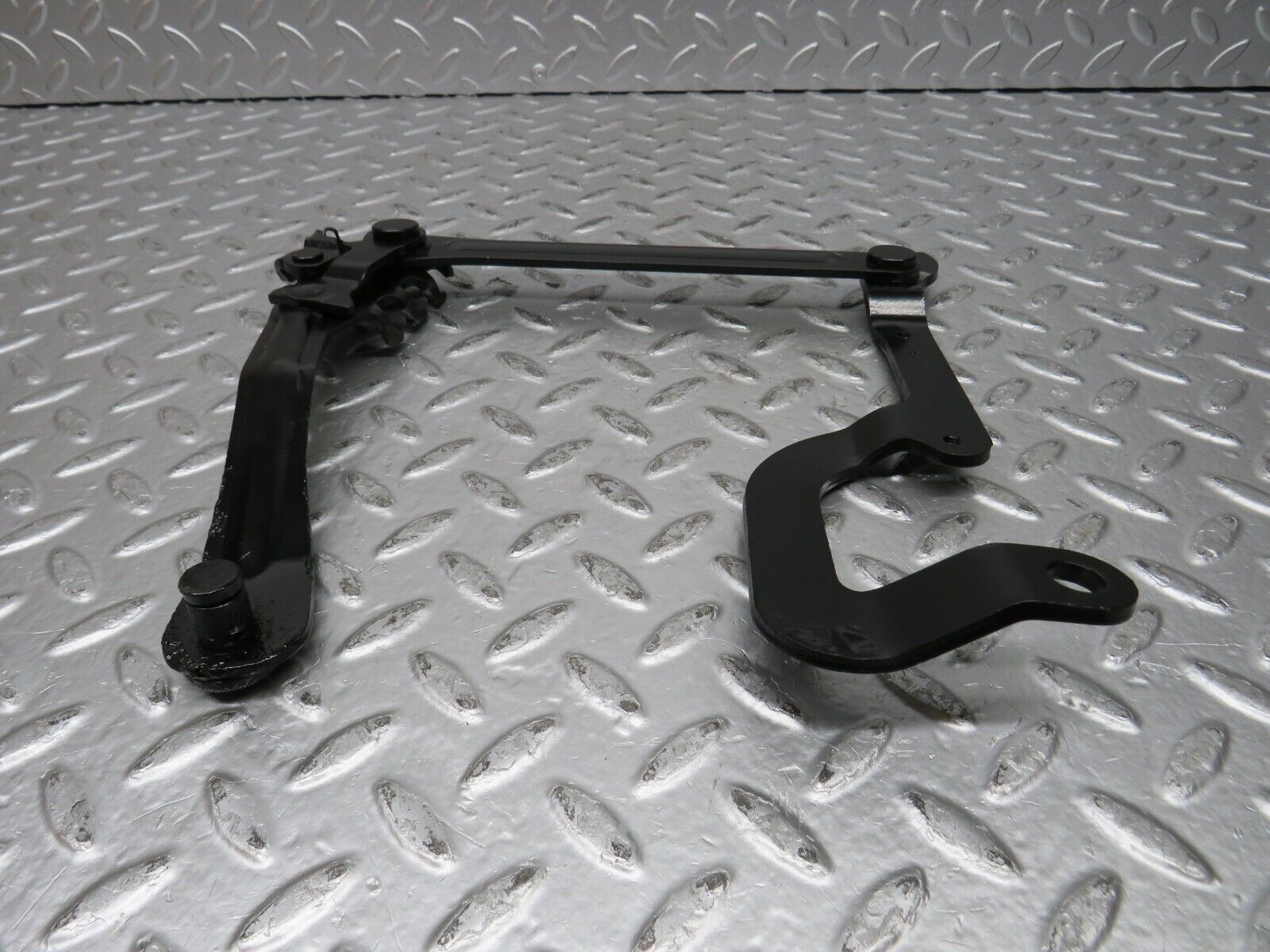 32124 Mercedes-Benz W123 230E Bonnet Hinge Right Side