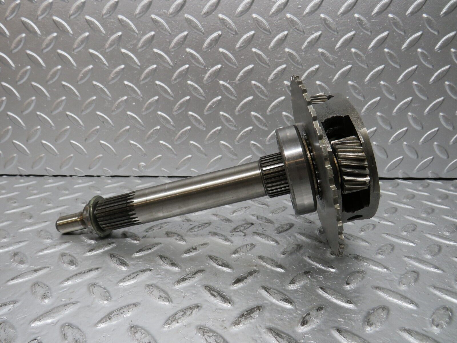 30227 Mercedes-Benz W123 230E Automatic Gearbox Input Shaft 722.122