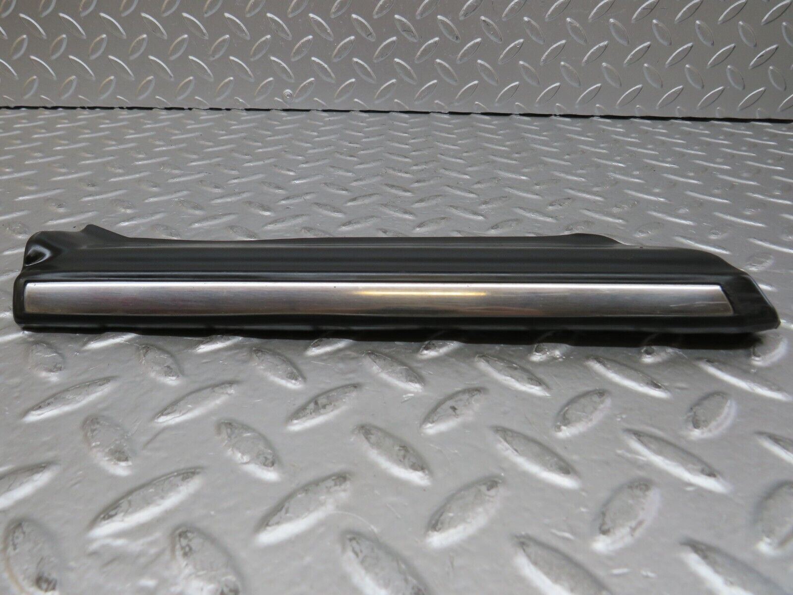 26787 Mercedes-Benz W123 240D Front Left Fender Wing Lower Moulding Trim