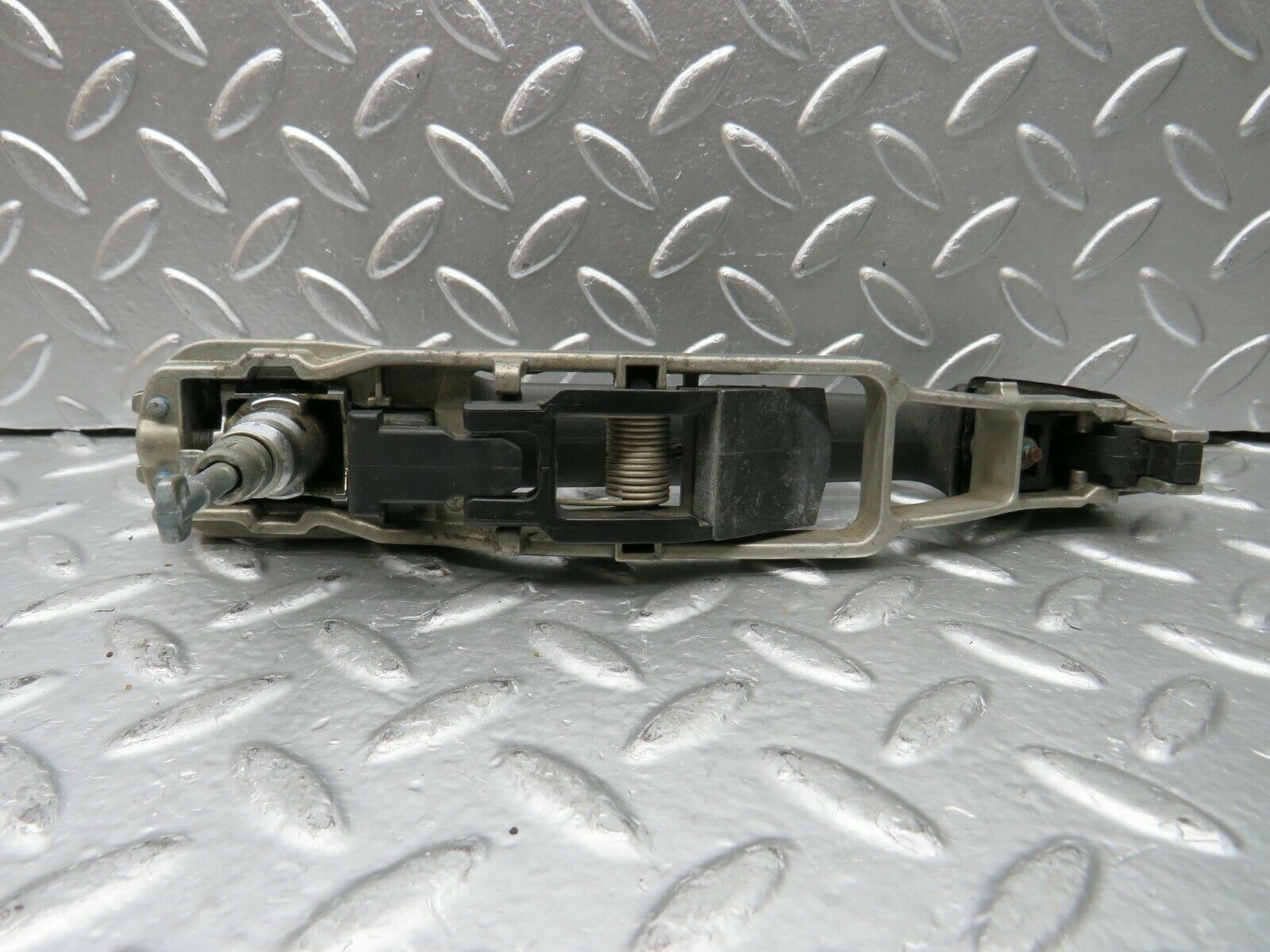 22813 Mercedes-Benz W124 230E Front Left Exterior Door Handle No Key