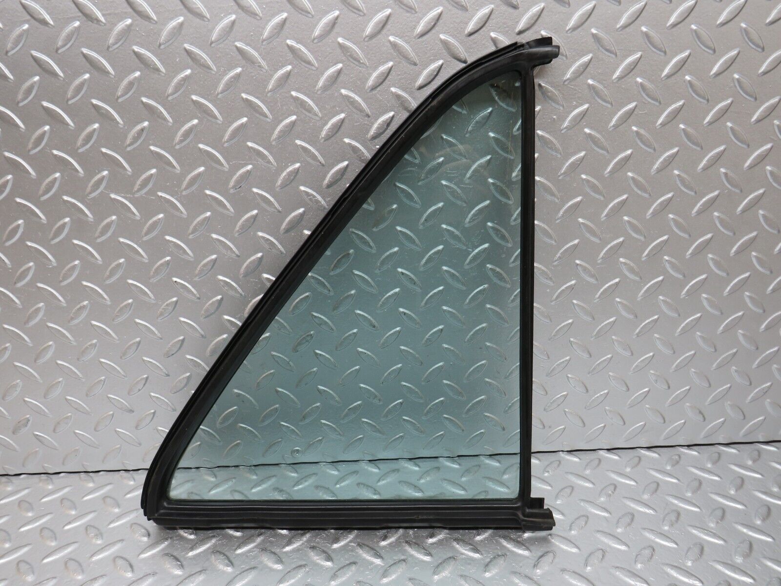 0627 Mercedes-Benz W123 230E Left Rear Door Quarter Glass 1237350124