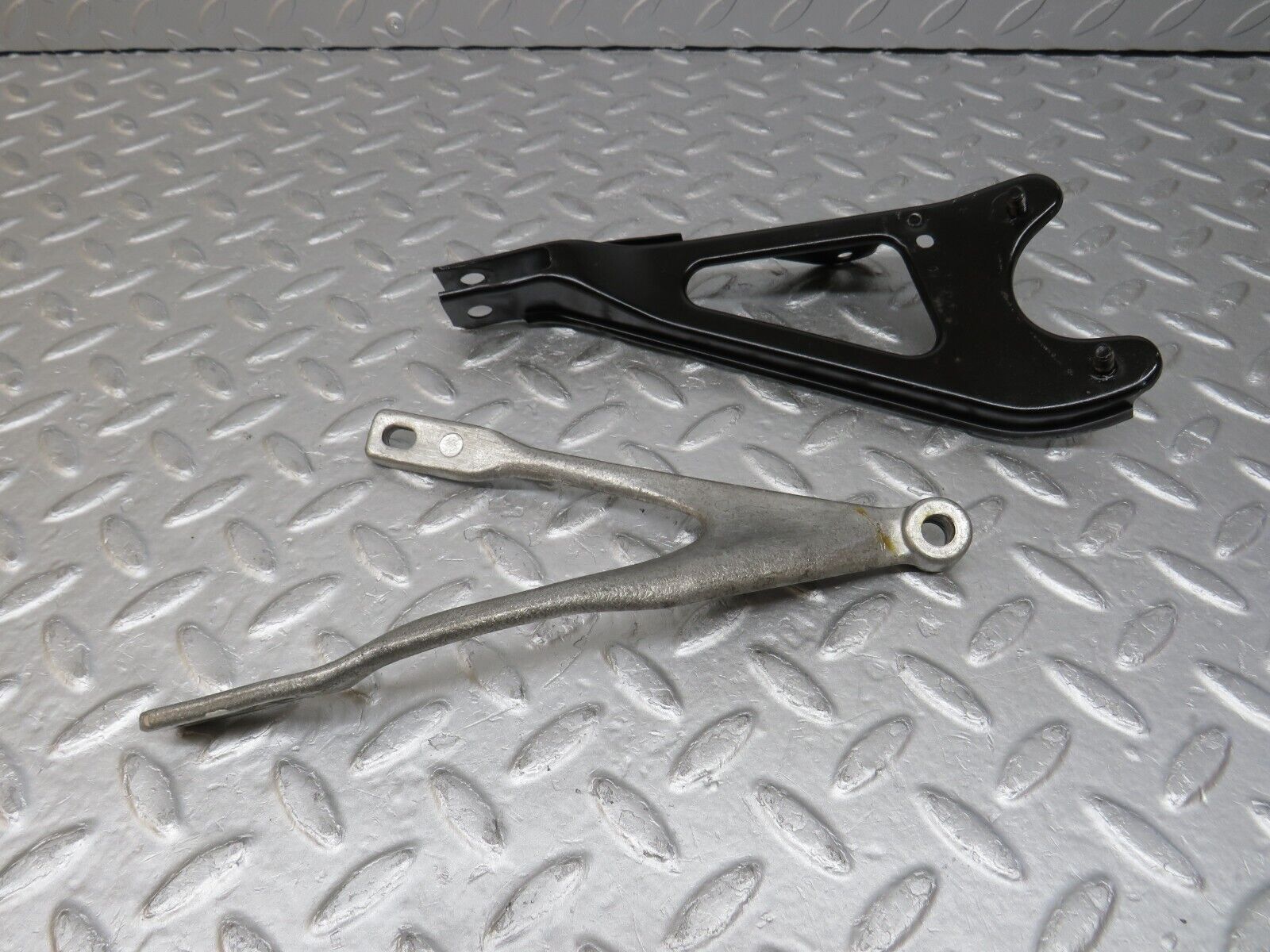 36543 Mercedes-Benz W201 190E 2.0L Steering Column Bracket