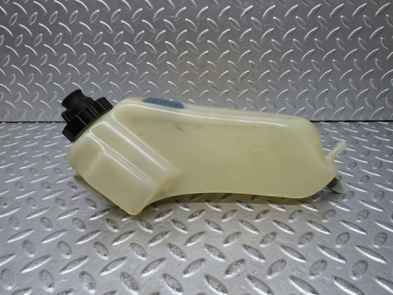27598 Mercedes-Benz S124 300TE Hydraulic Suspension Fluid Reservoir 0009899103