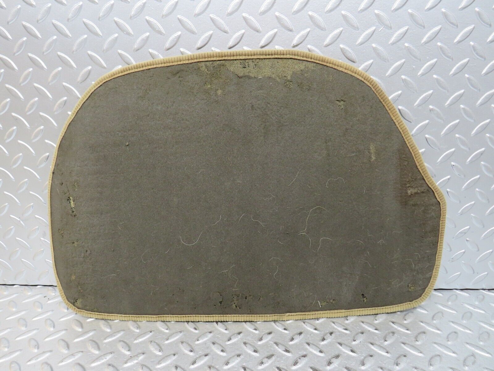 28924 Mercedes-Benz C124 320CE Coupe Rear Right Floor Carpet Beige