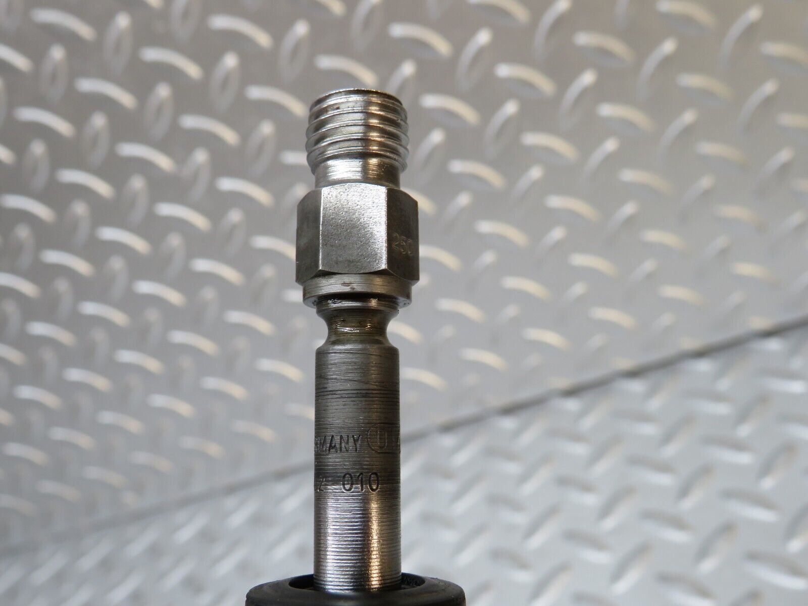 29927 Mercedes-Benz W123 230E Fuel Injector Bosch 0437502010