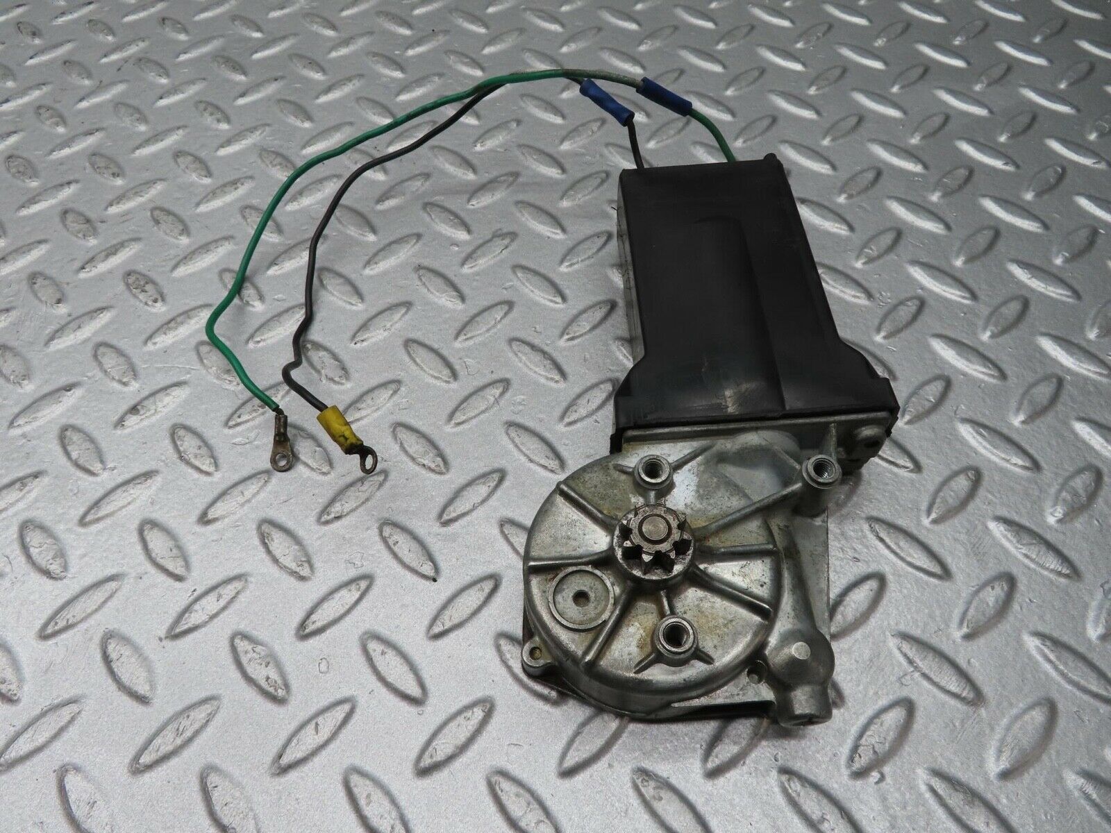 12422 Mercedes-Benz W108 280SE 3.5 Window Regulator Motor Front Right 0132001102