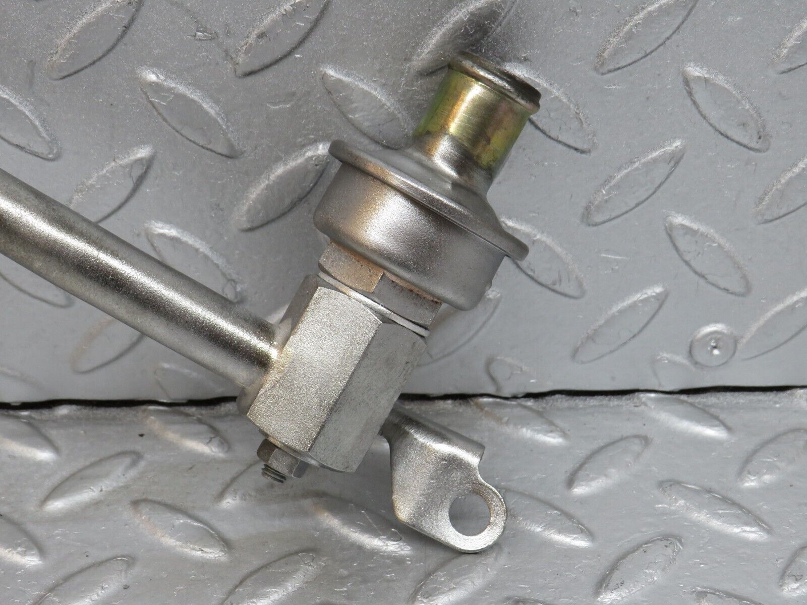 38116 Mercedes-Benz A124 320E Cabriolet EGR Valve Pipe 0001407860