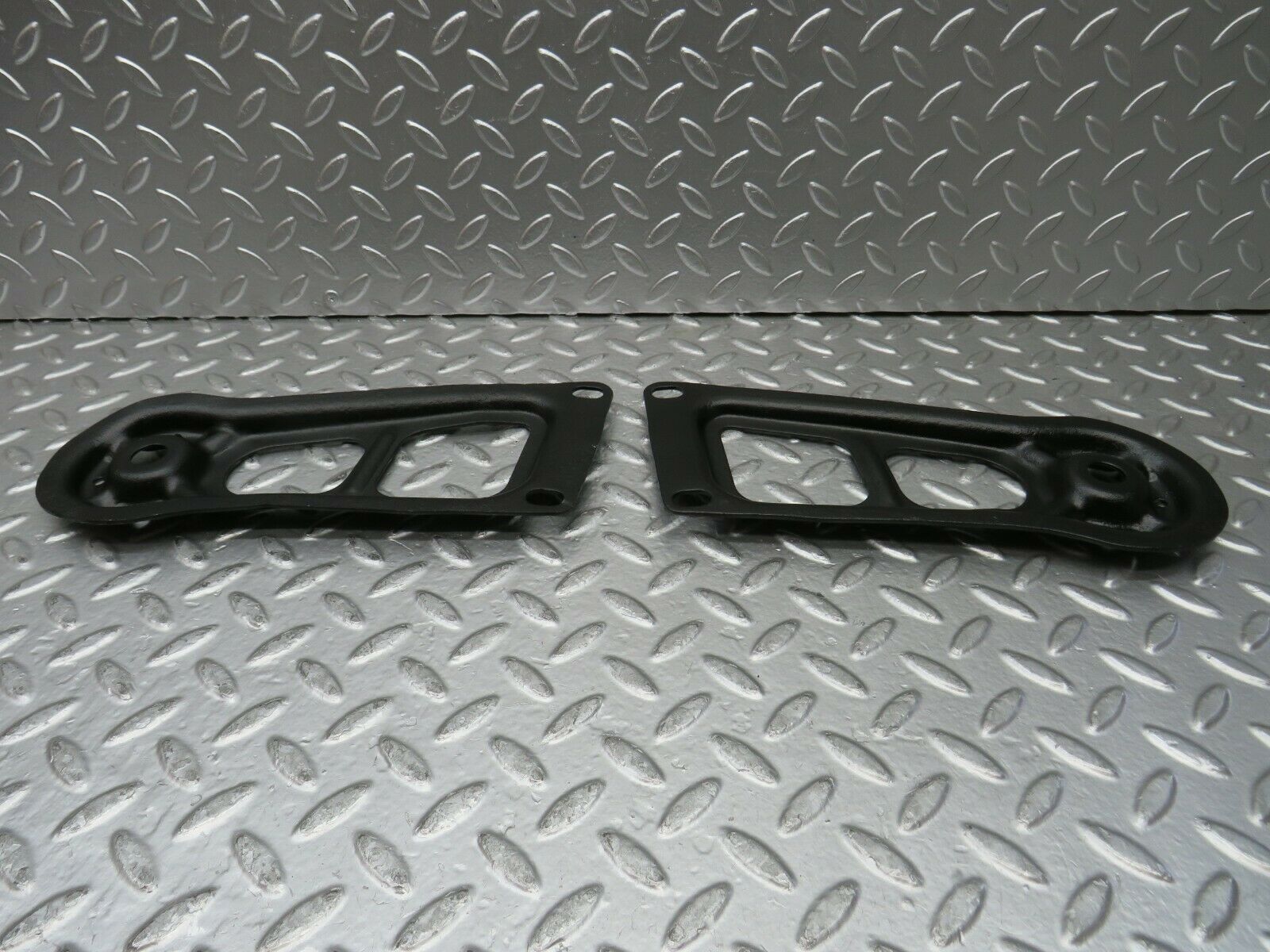 22867 Mercedes-Benz C107 450SLC Coupe Rear Suspension Axle Mounting Bracket