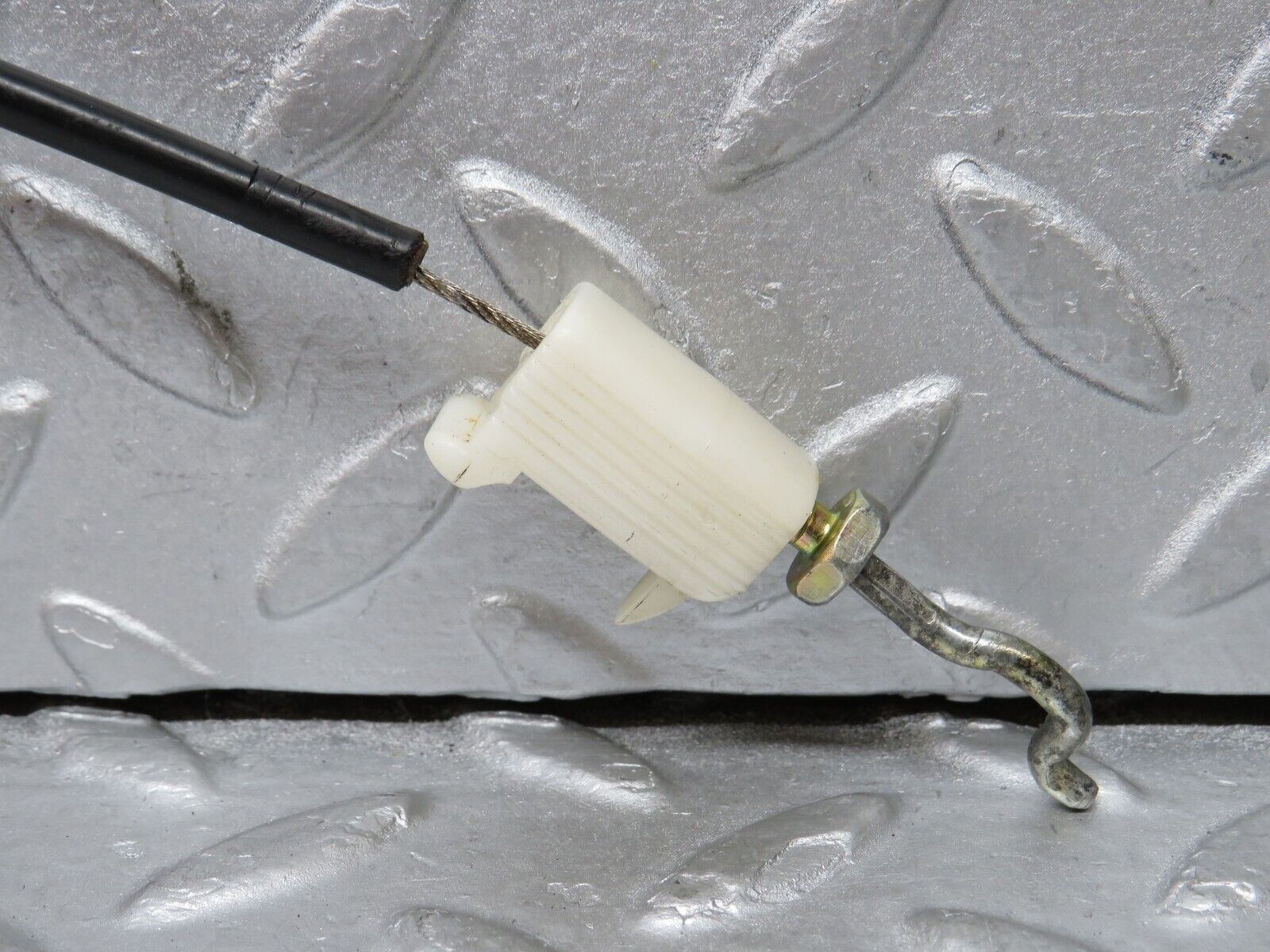 37803 Mercedes-Benz A124 320E Cabriolet Door Lock Cable