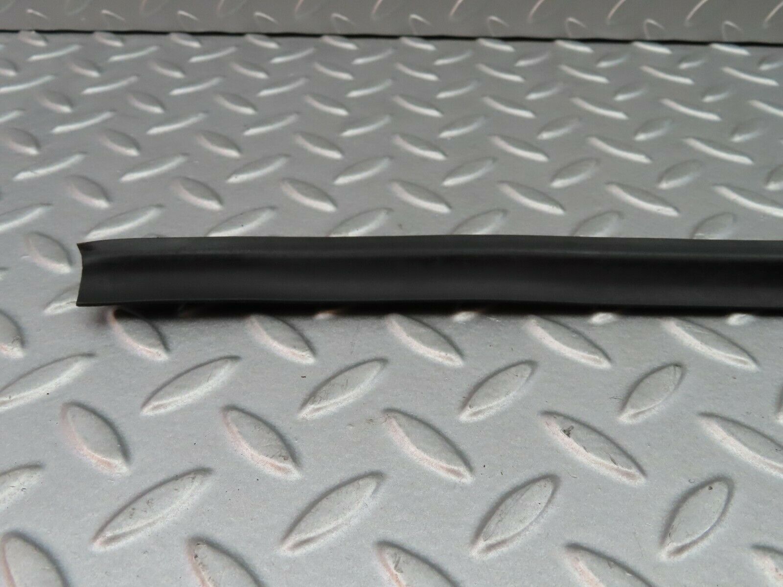 5988 Mercedes-Benz W123 200 Door Seal Rubber Trim Rear Right