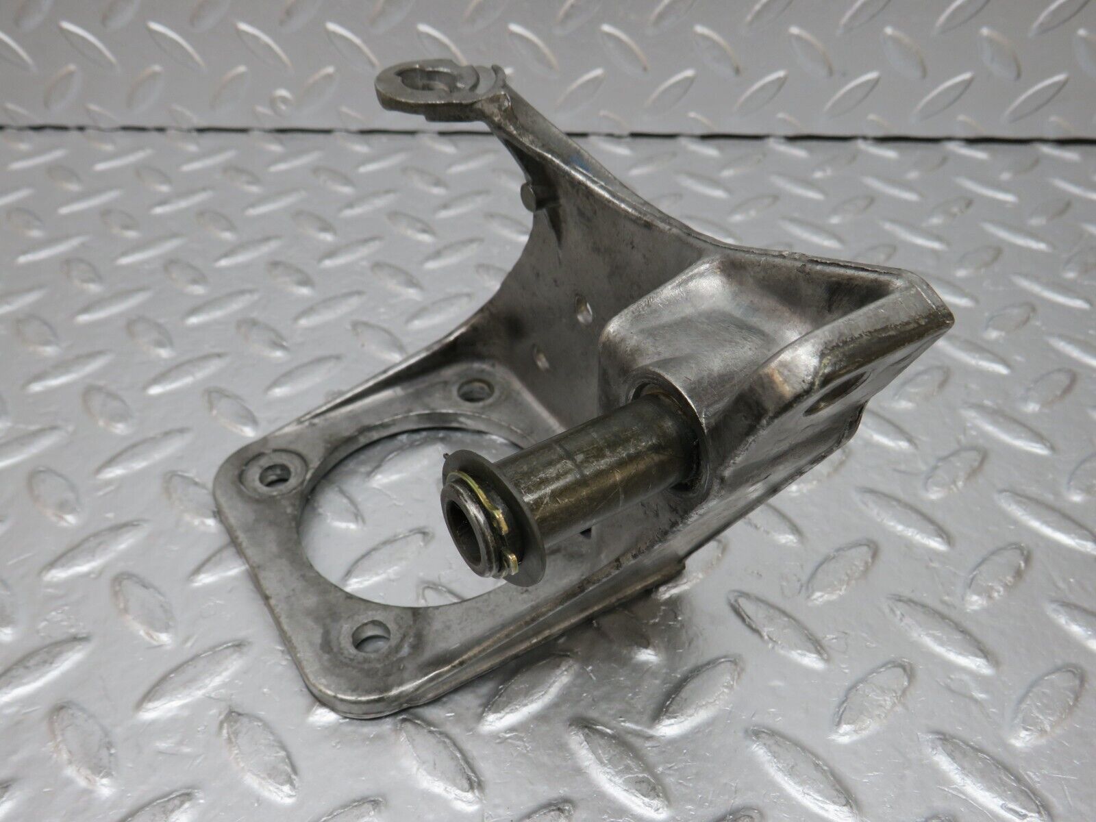 32425 Mercedes-Benz S124 300TE Wagon Brake Pedal Bracket 1242900519