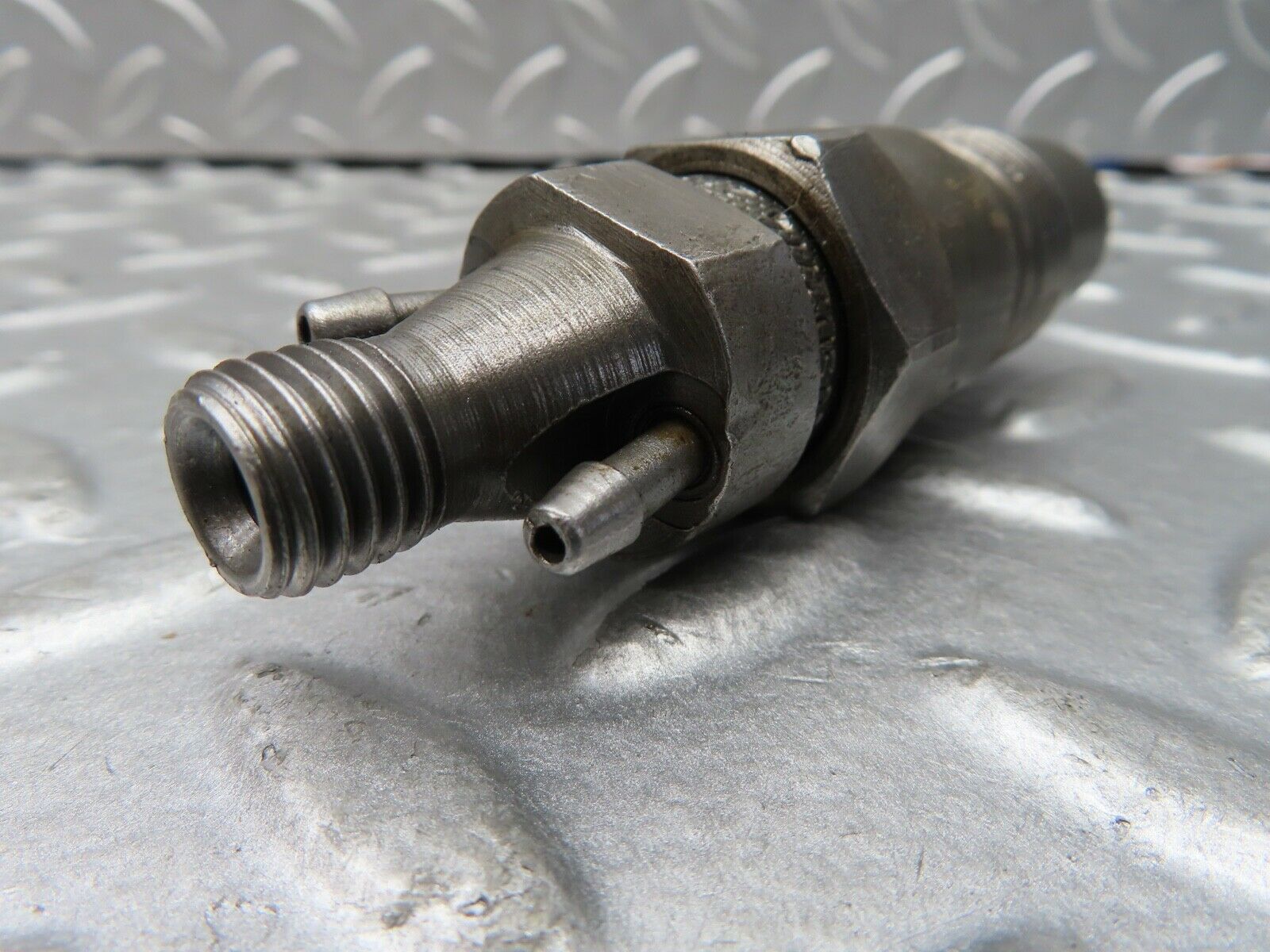 19256 Mercedes-Benz W123 300D Fuel Injector Bosch KCA30SD27/4