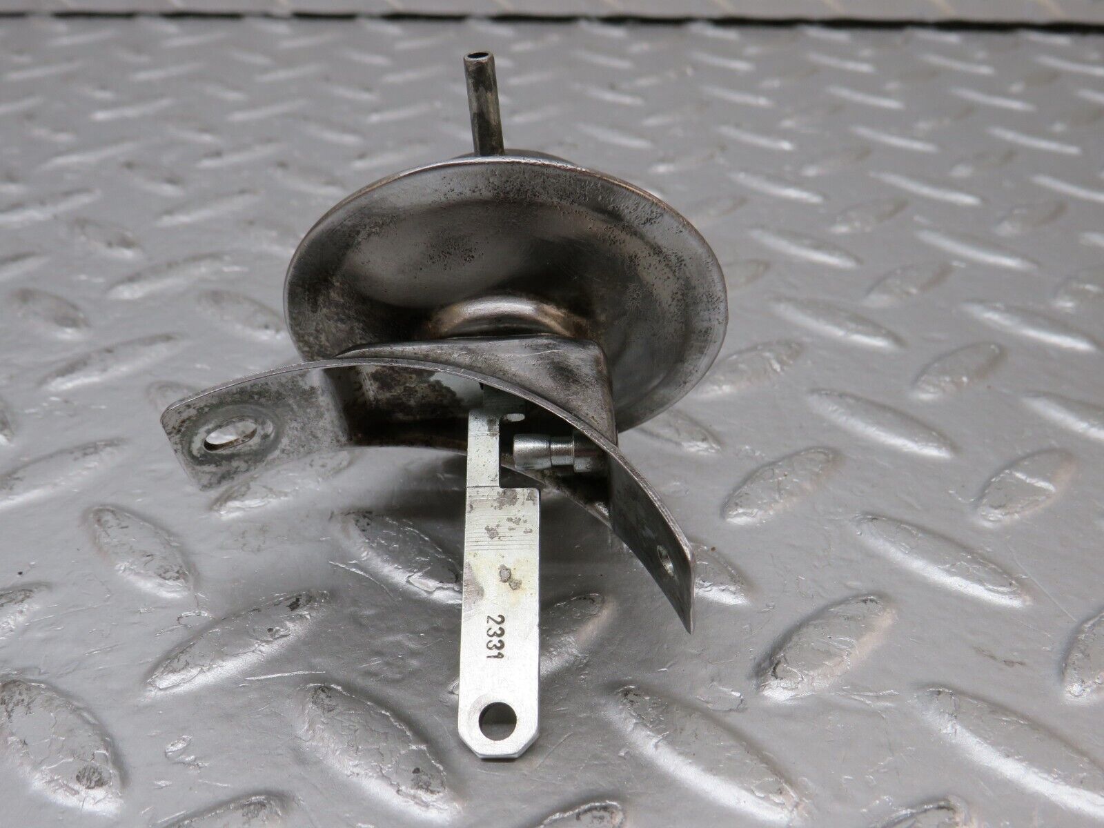 34498 Mercedes-Benz C126 380SEC Ignition Distributor Vacuum Control Valve